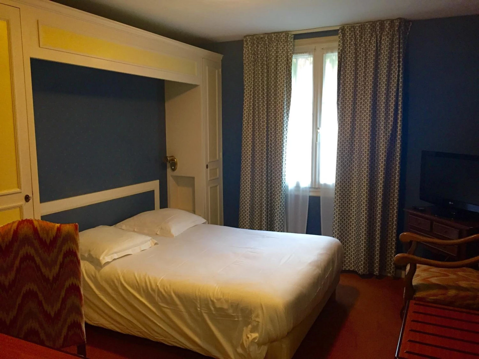 Chambre disponible pour un séminaire d'entreprise à Hotel de Normandie - Évreux