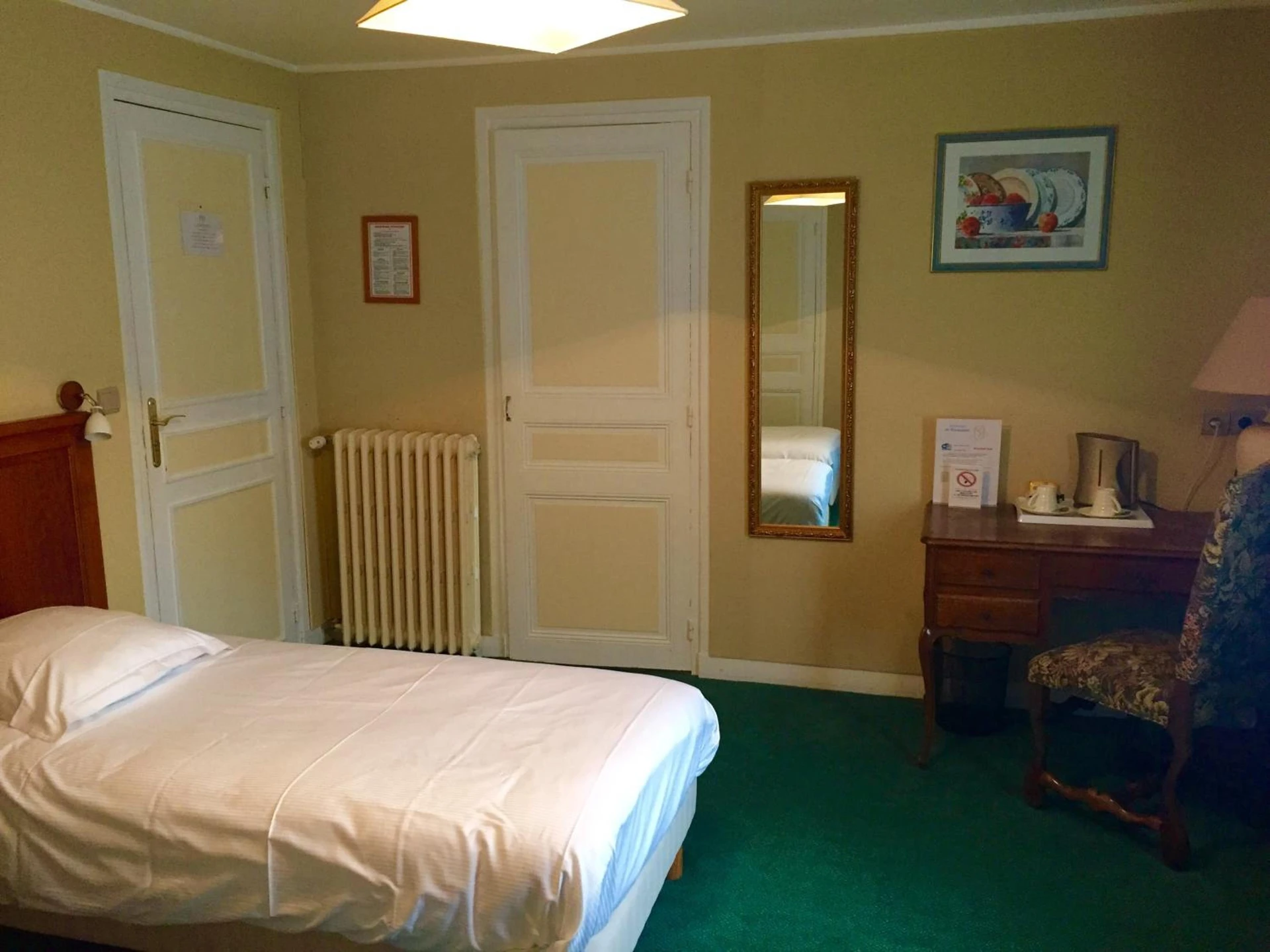 Chambre disponible pour un séminaire d'entreprise à Hotel de Normandie - Évreux