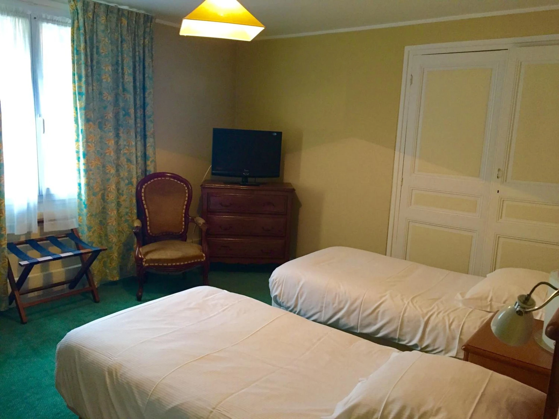 Magnifique chambre pour un séminaire d'entreprise à Hotel de Normandie - Évreux