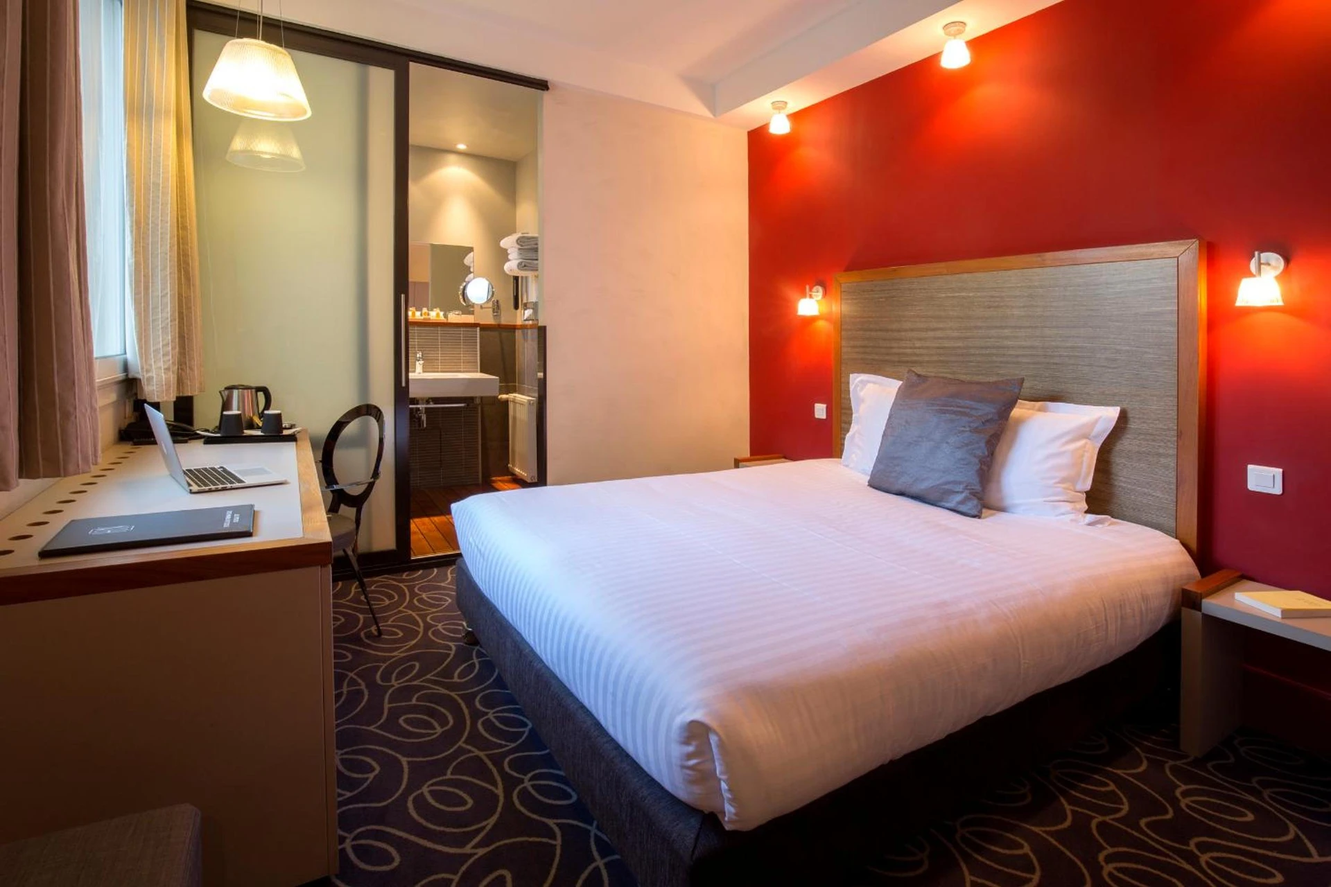 Chambre disponible pour un séminaire d'entreprise à Hôtel de Normandie - Bordeaux