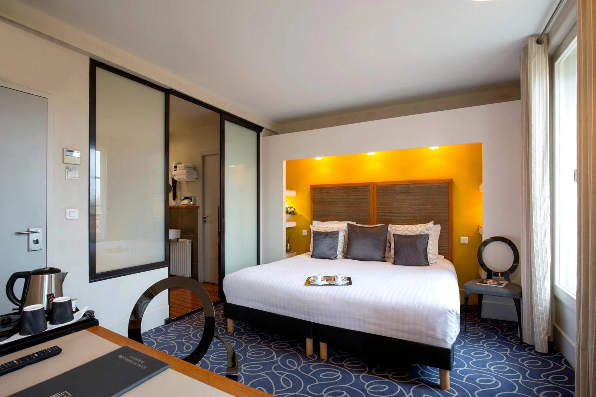 Magnifique chambre pour un séminaire d'entreprise à Hôtel de Normandie - Bordeaux