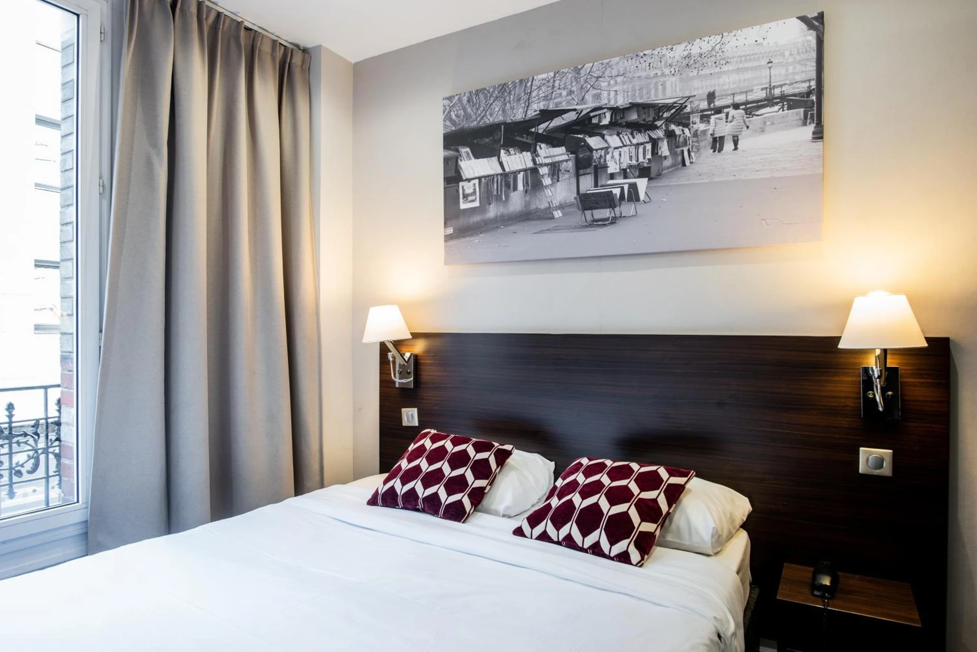 Chambre à Hotel De Paris - Organiser un séminaire d'entreprise à Boulogne-Billancourt