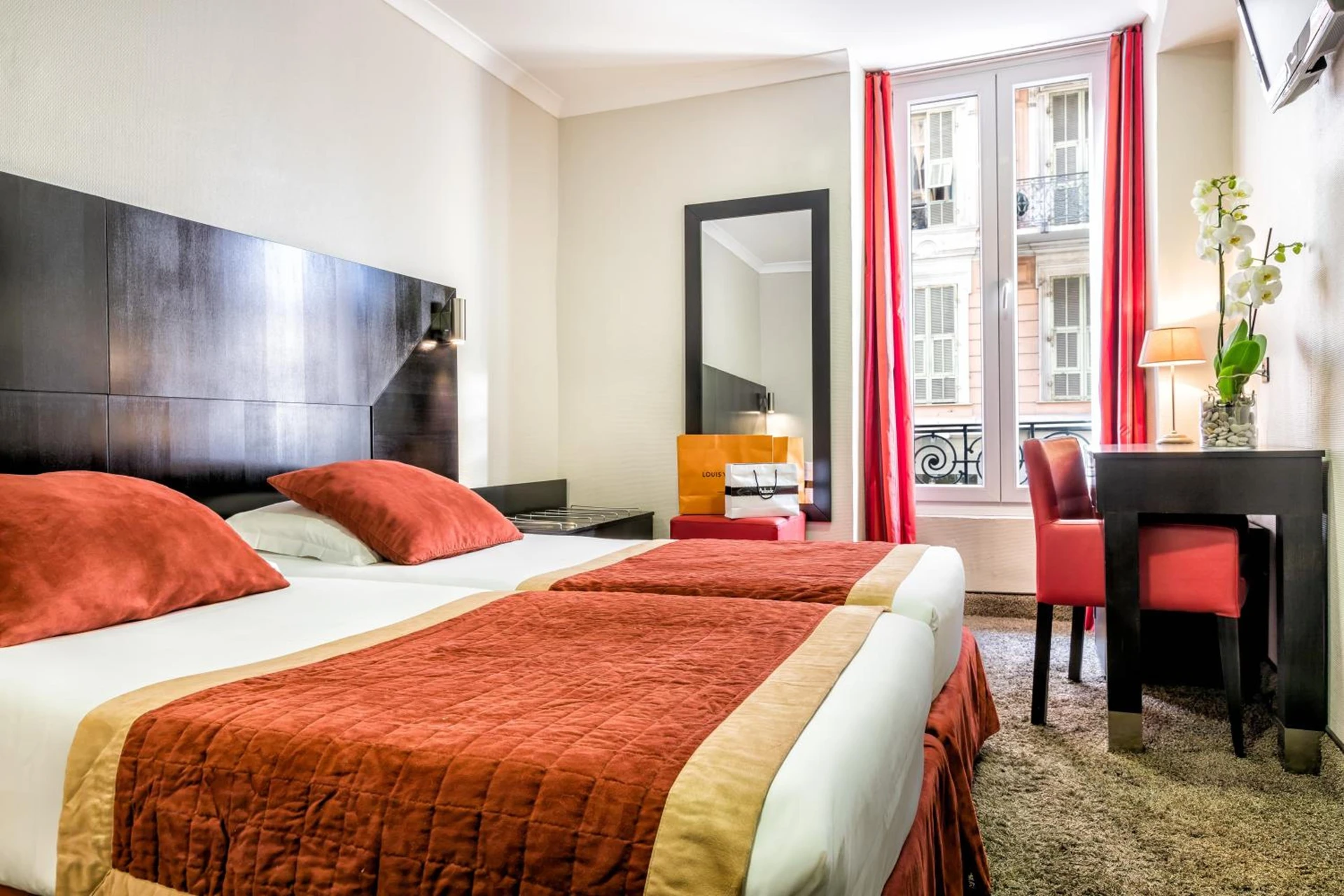 Chambre disponible pour un séminaire d'entreprise à Hotel De Suède - Nice
