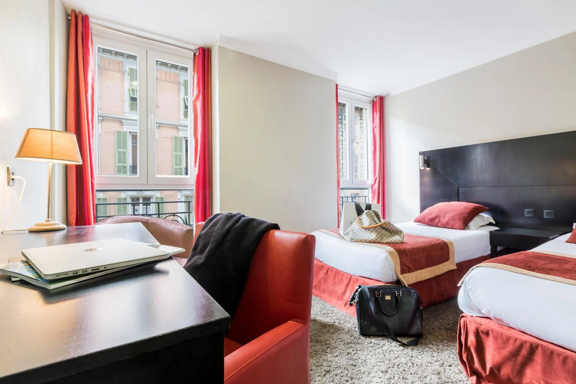 Chambre disponible pour un séminaire d'entreprise à Hotel De Suède - Nice