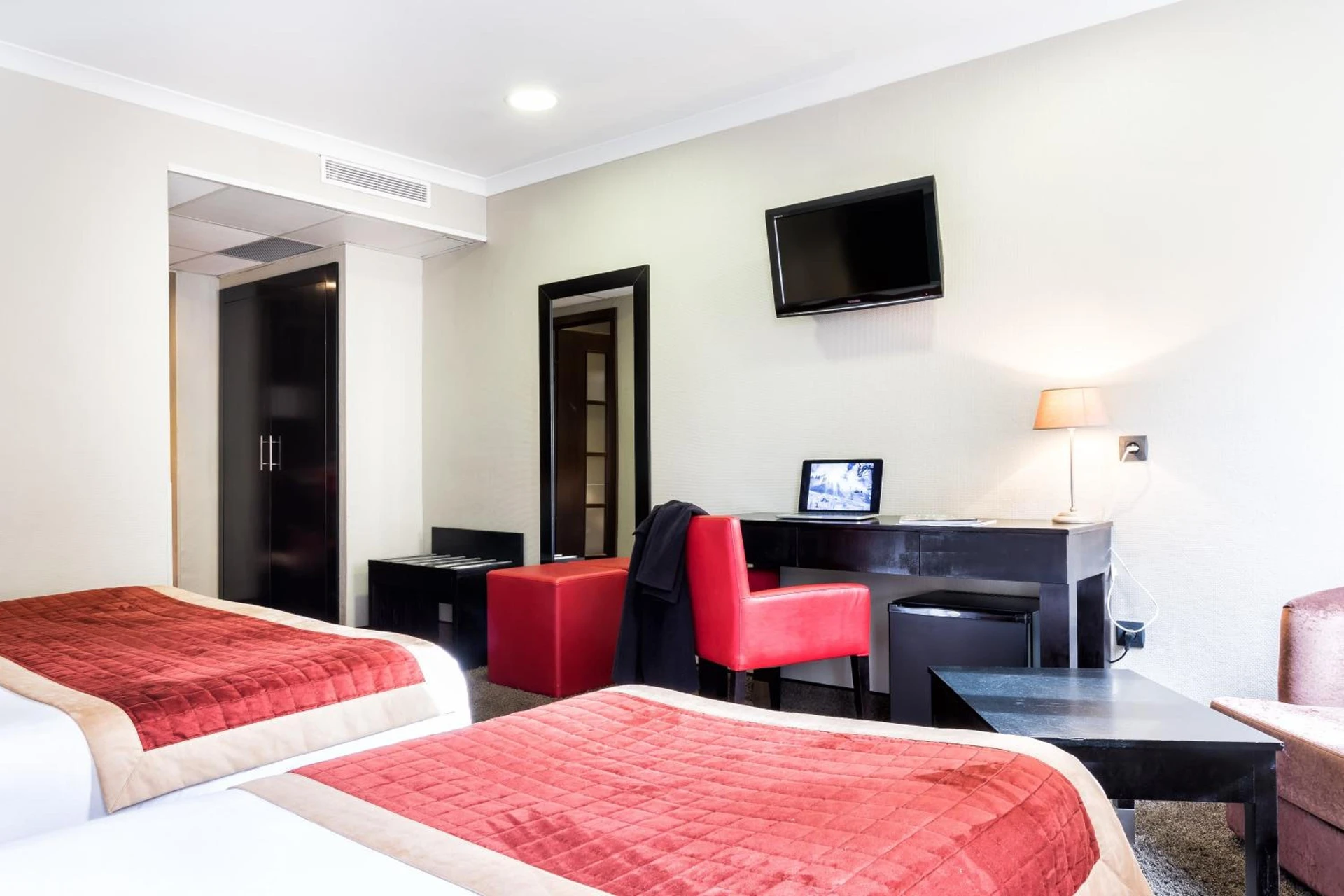 Chambre disponible pour un séminaire d'entreprise à Hotel De Suède - Nice