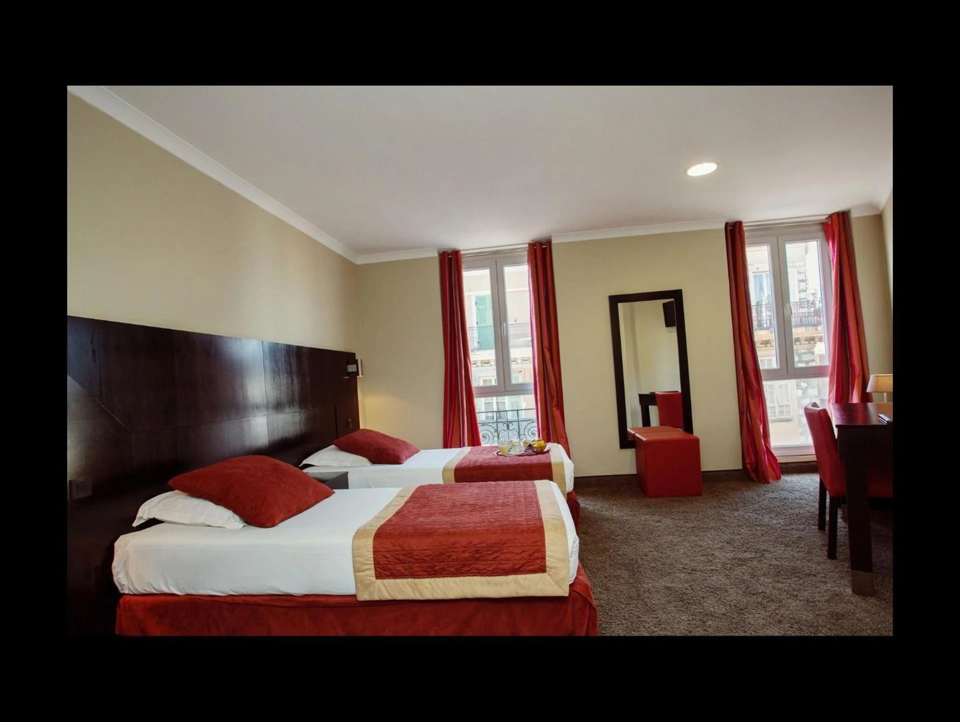 Magnifique chambre pour un séminaire d'entreprise à Hotel De Suède - Nice