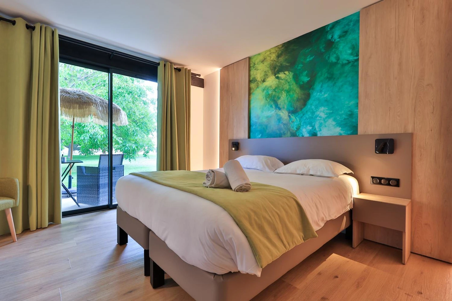 Chambre disponible pour un séminaire d'entreprise à Logis Hôtel & Spa Déjeunez Sous L'Arbre - Rousset
