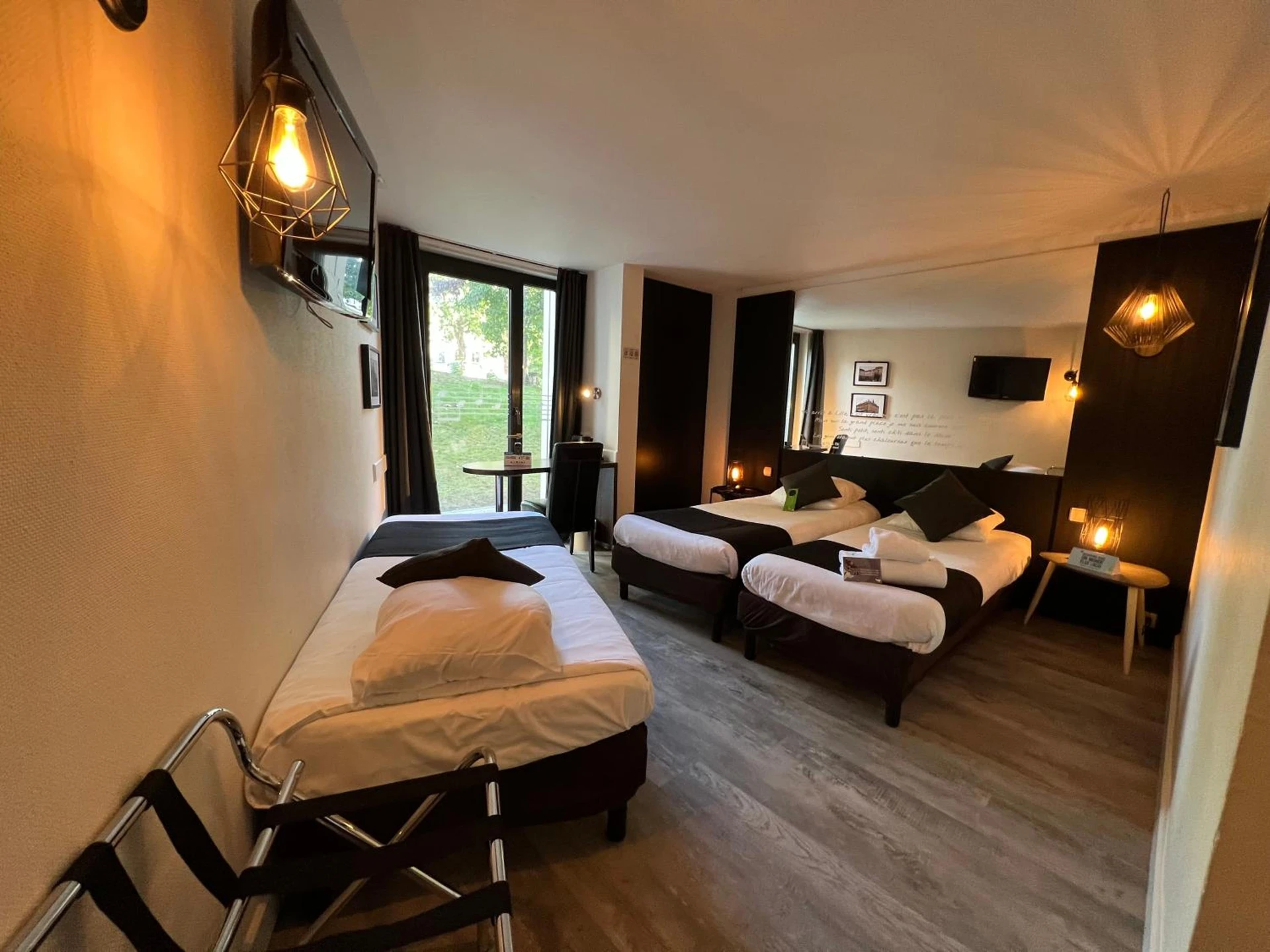 Chambre disponible pour un séminaire d'entreprise à Logis Hôtel Restaurant Des Acacias Lille Tourcoing - Neuville-en-Ferrain