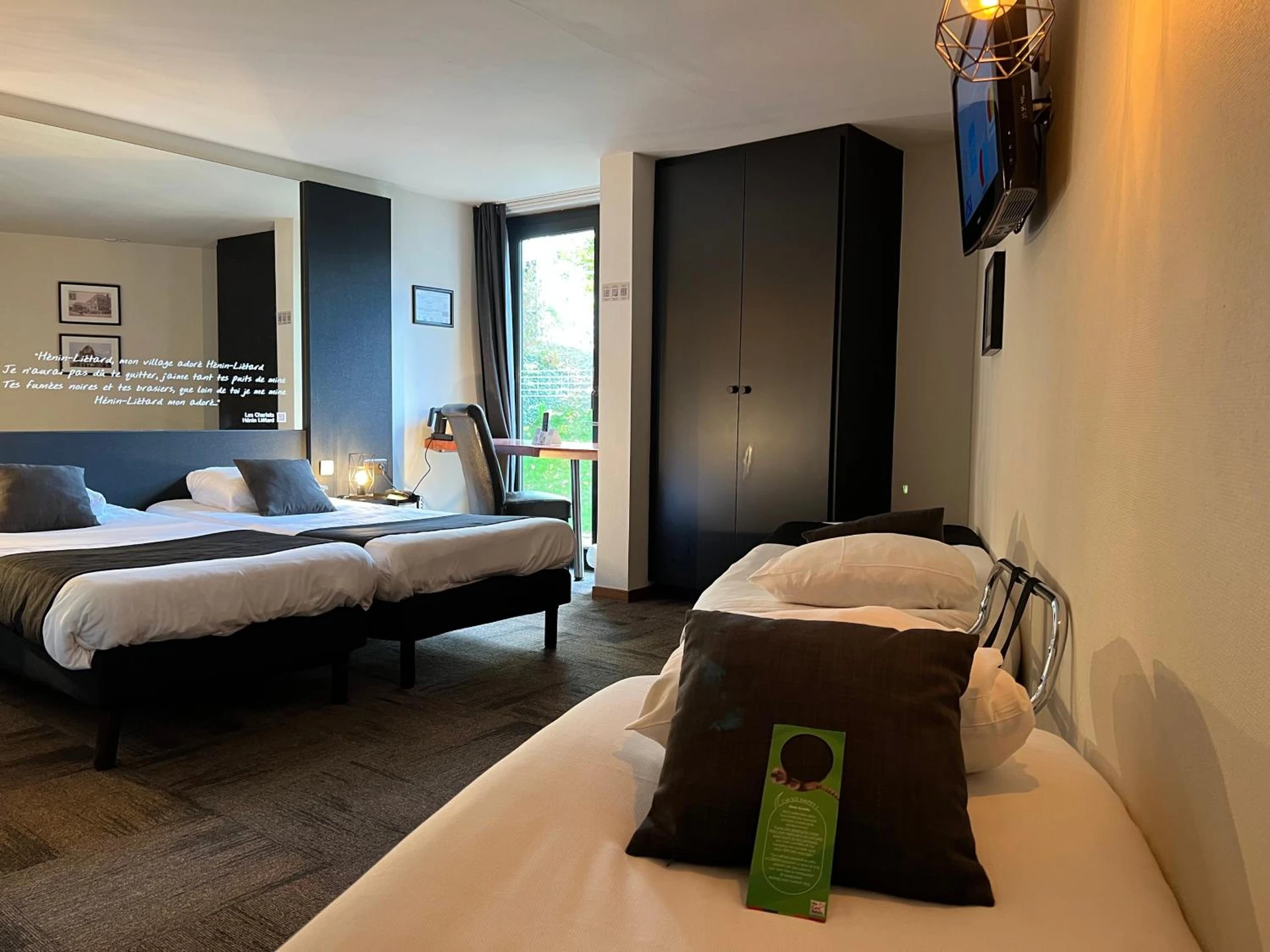 Magnifique chambre pour un séminaire d'entreprise à Logis Hôtel Restaurant Des Acacias Lille Tourcoing - Neuville-en-Ferrain