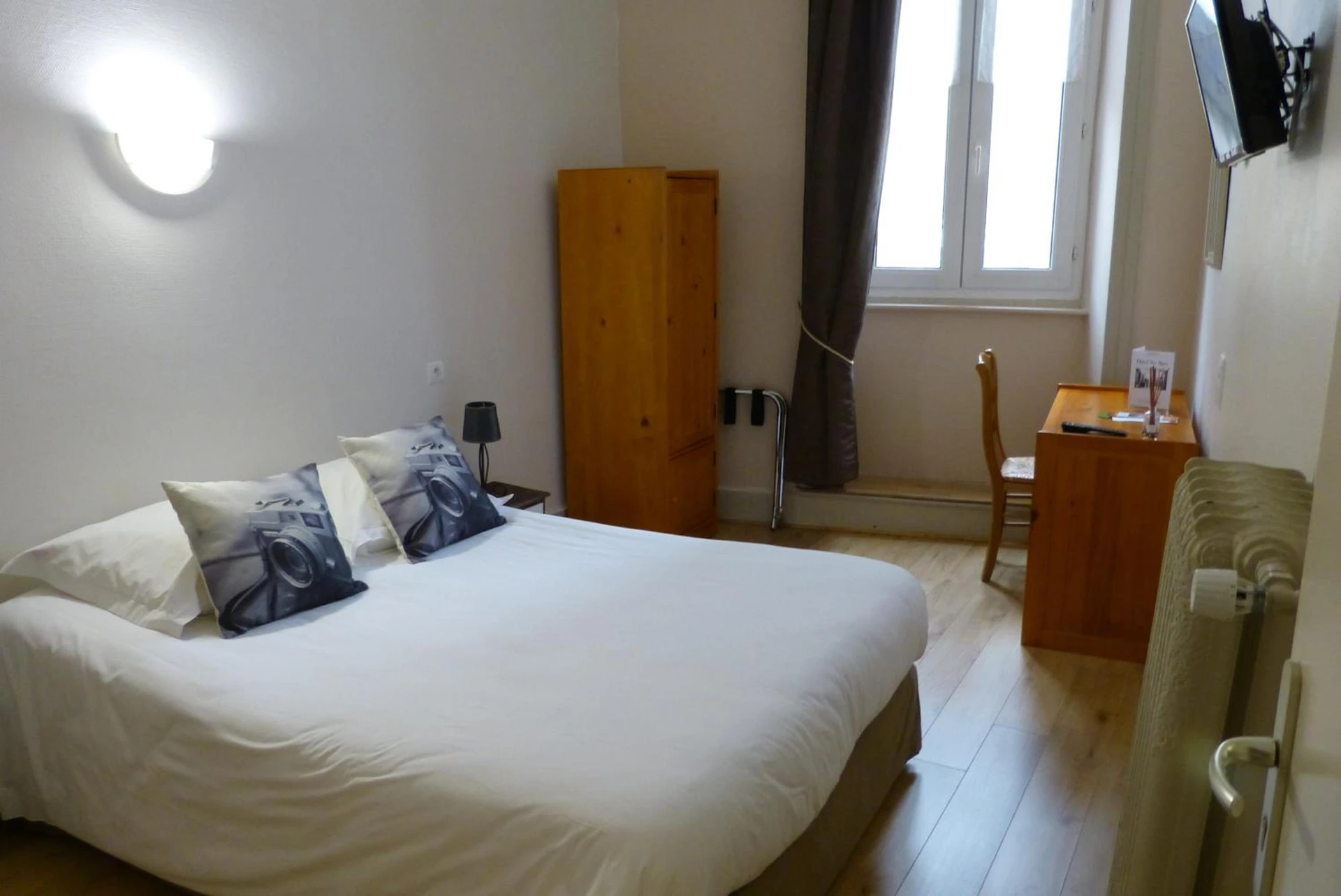 Chambre disponible pour un séminaire d'entreprise à Hotel des Alpes - Die