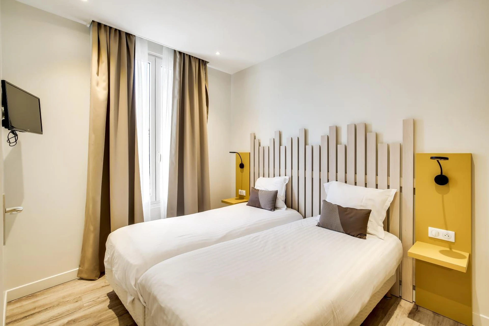 Magnifique chambre pour un séminaire d'entreprise à Hotel Des Arts - Rueil-Malmaison