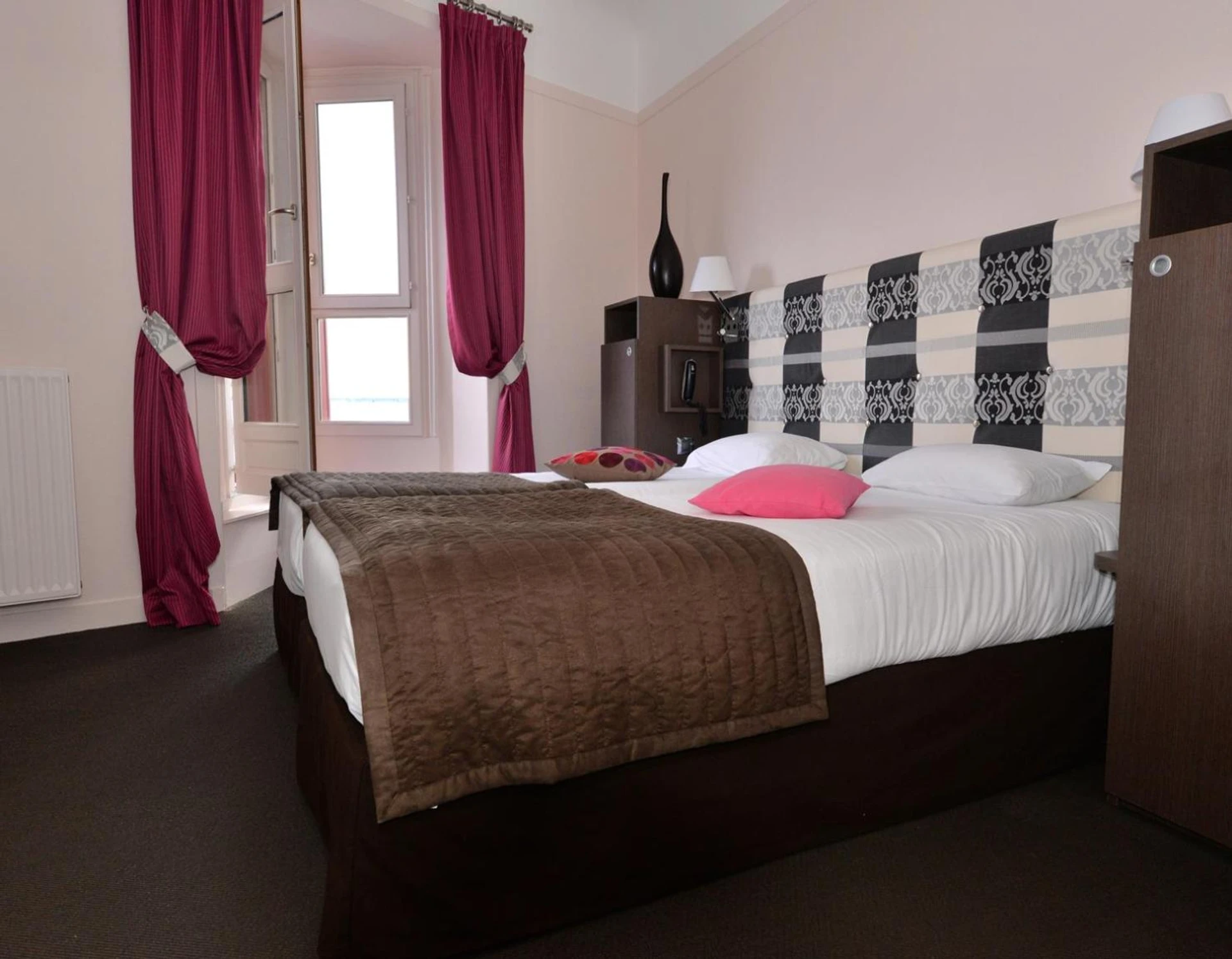 Chambre disponible pour un séminaire d'entreprise à Hotel Des Bains - Granville