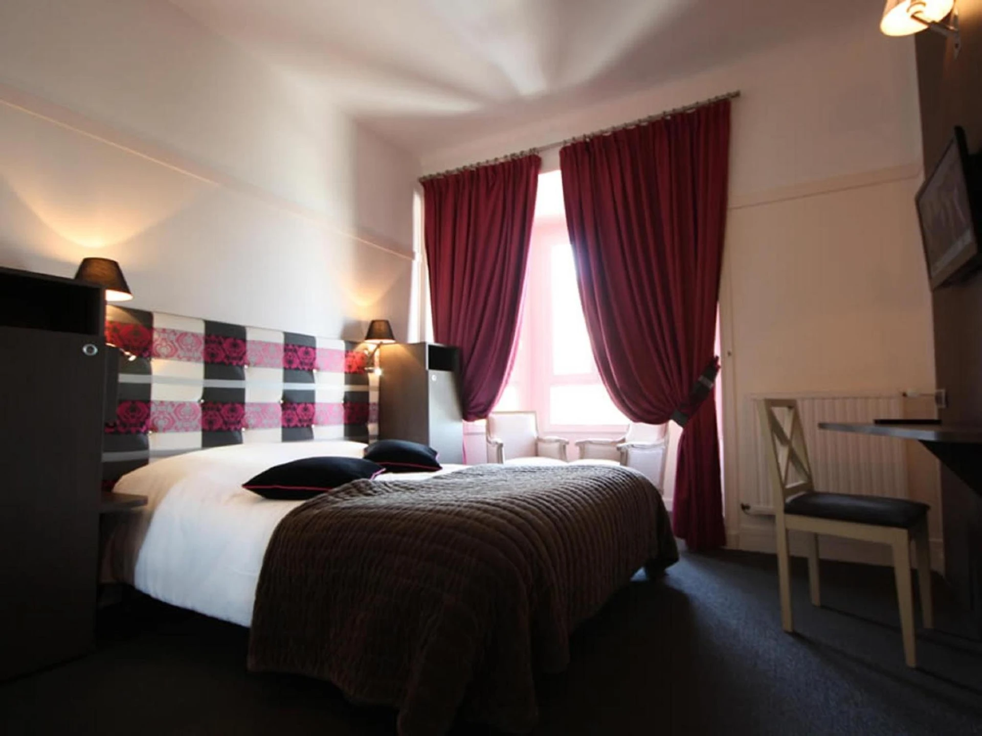 Chambre disponible pour un séminaire d'entreprise à Hotel Des Bains - Granville