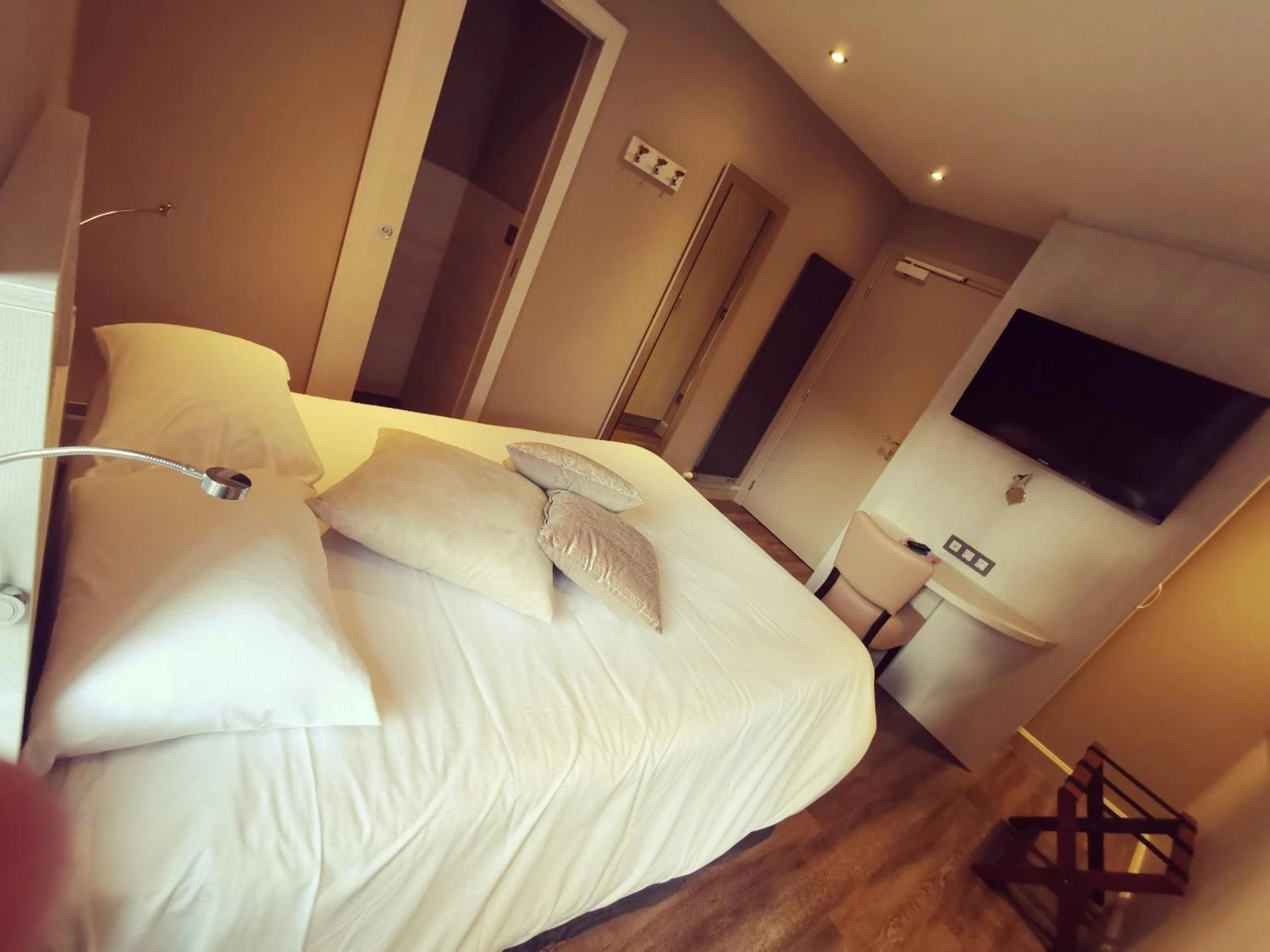 Chambre disponible pour un séminaire d'entreprise à Logis Hotel Des Bains - Gérardmer