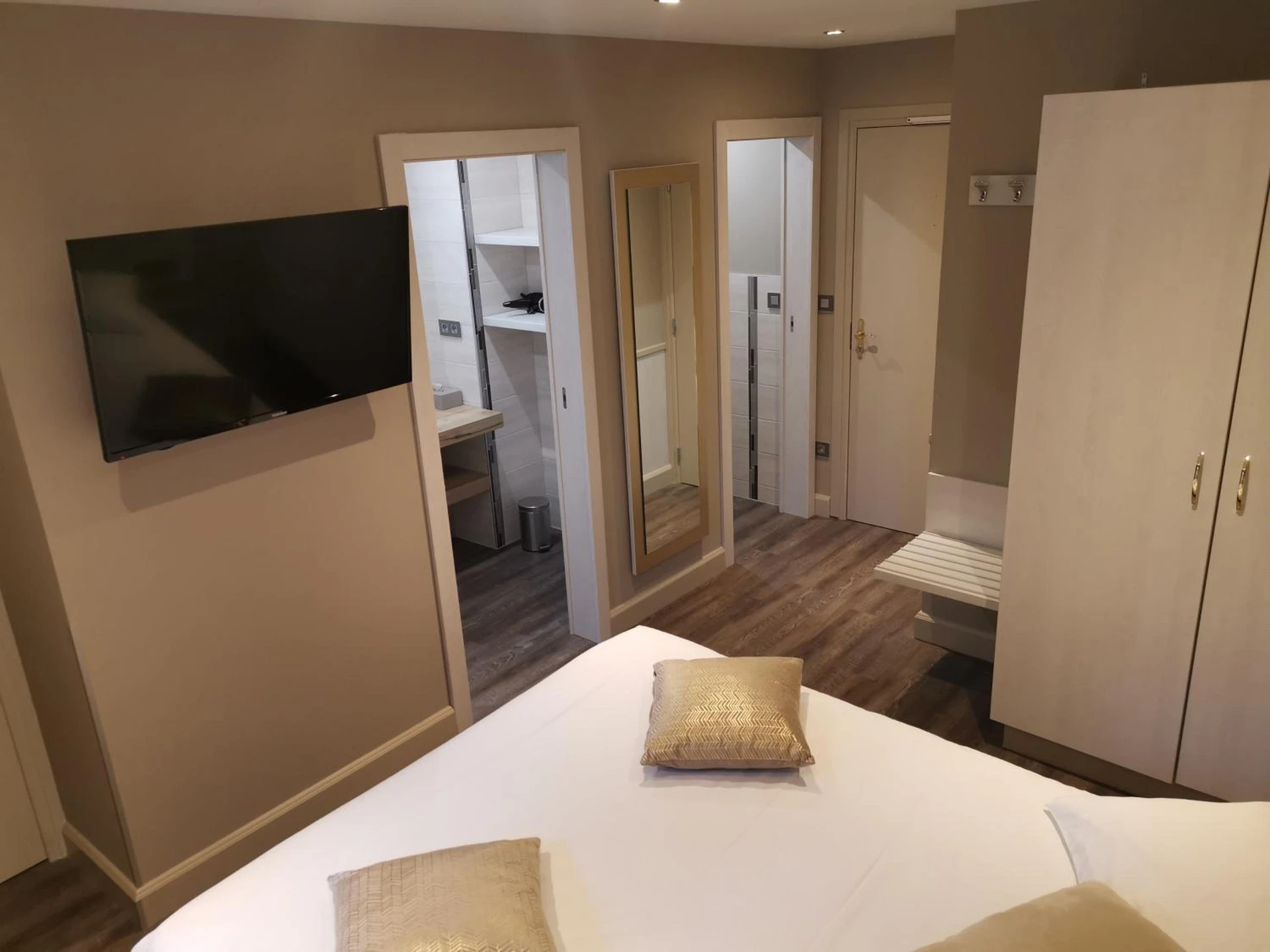 Chambre disponible pour un séminaire d'entreprise à Logis Hotel Des Bains - Gérardmer