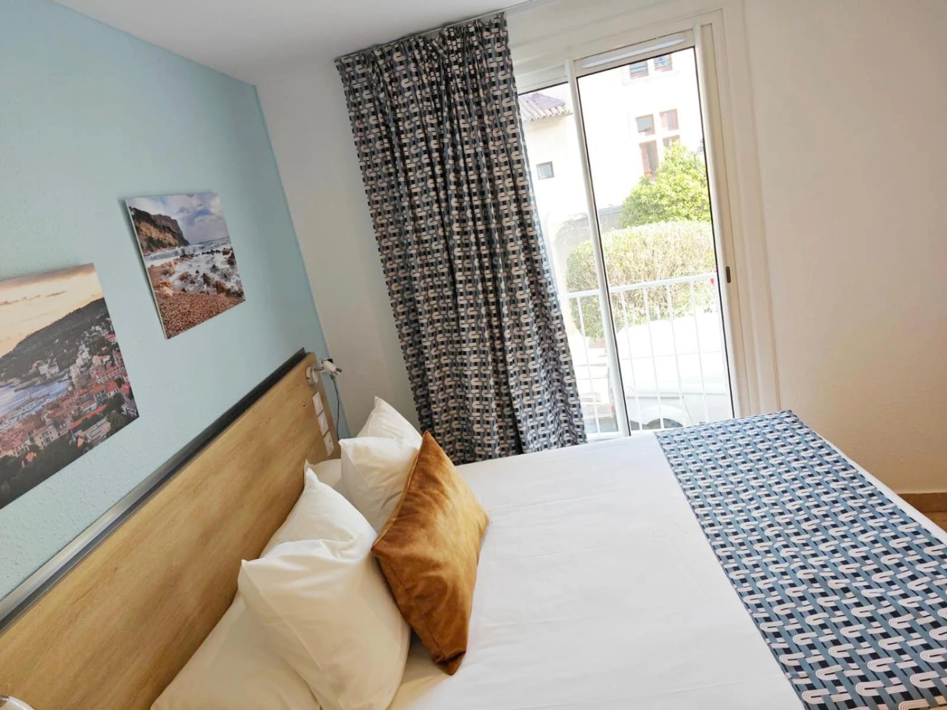 Chambre disponible pour un séminaire d'entreprise à HOTEL DES CALANQUES - Cassis