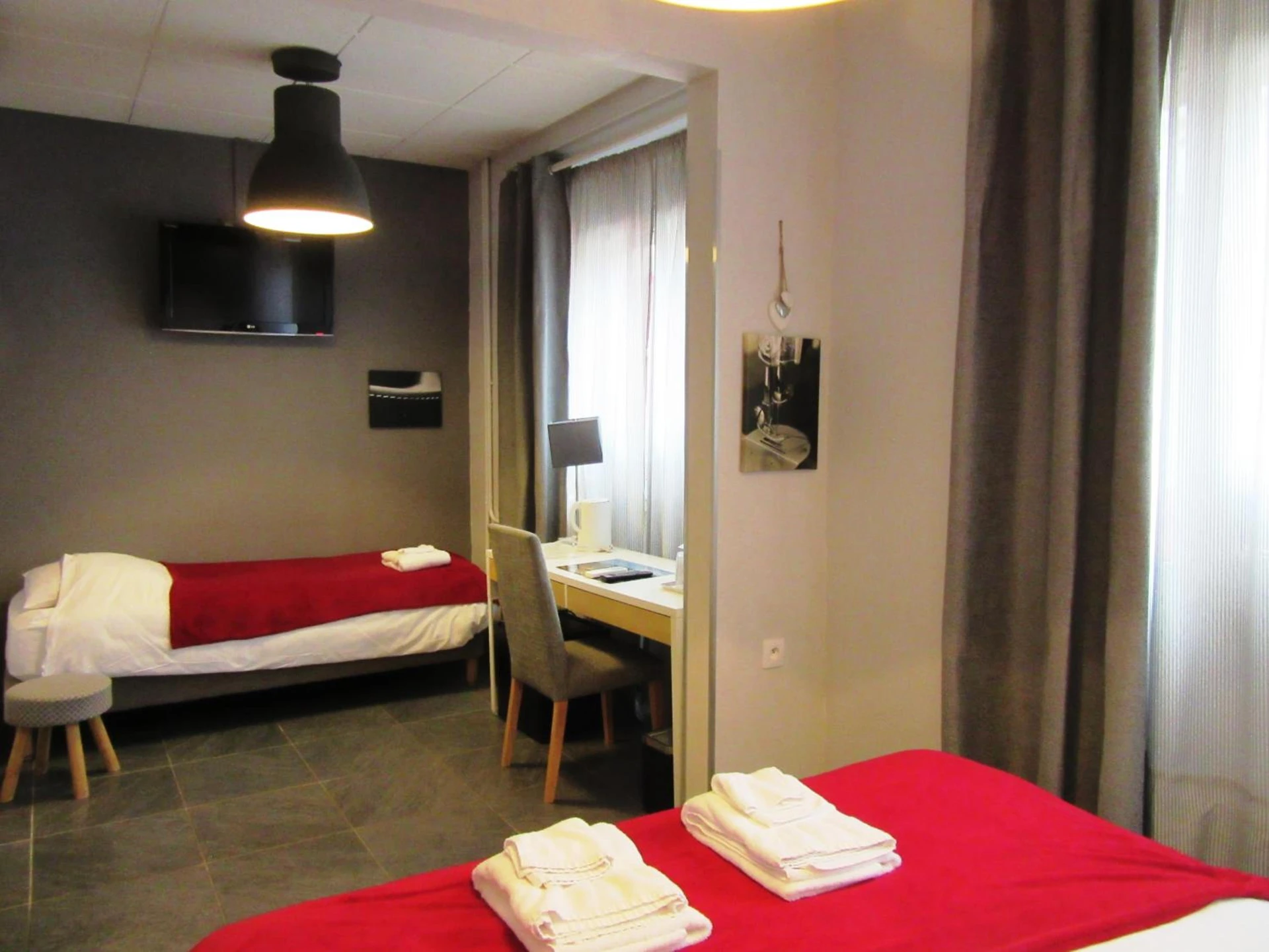 Chambre disponible pour un séminaire d'entreprise à Logis Hôtel des Causses - Millau