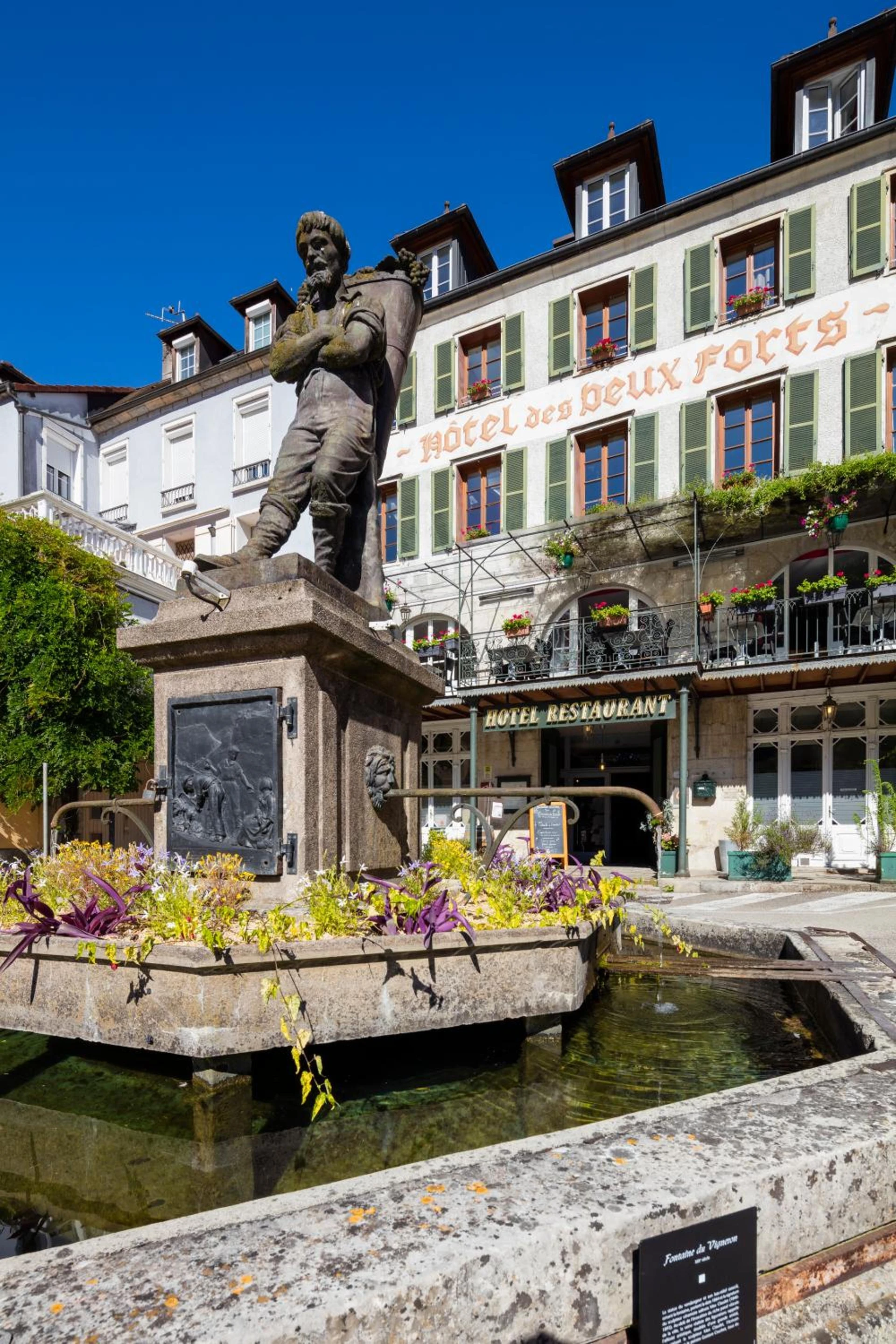 Organiser un séminaire d'entreprise : Logis Hôtel des Deux Forts à salins-les-bains