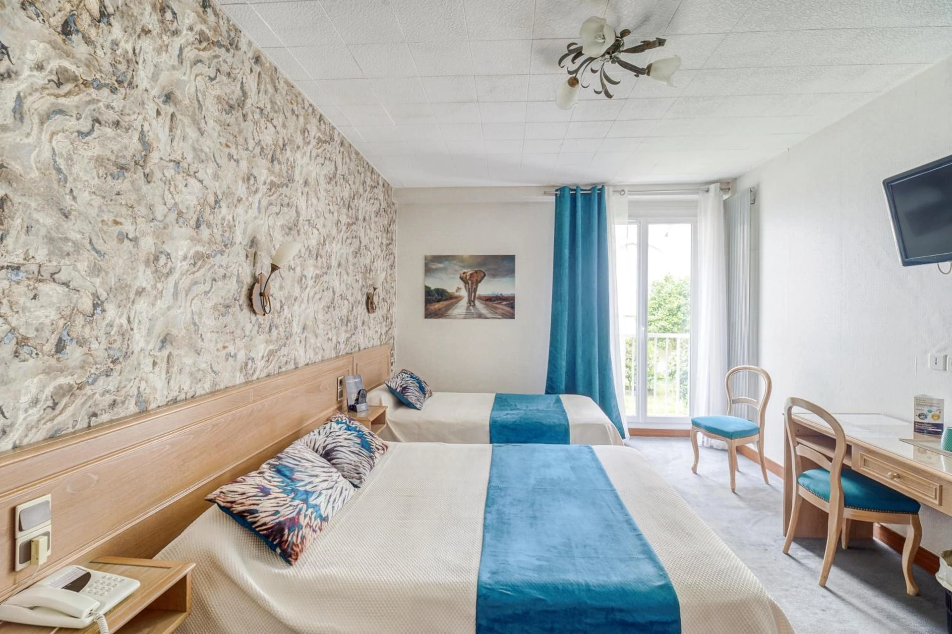 Chambre disponible pour un séminaire d'entreprise à Contact Hôtel Limoges - HOTEL DES DEUX MOULINS - Limoges