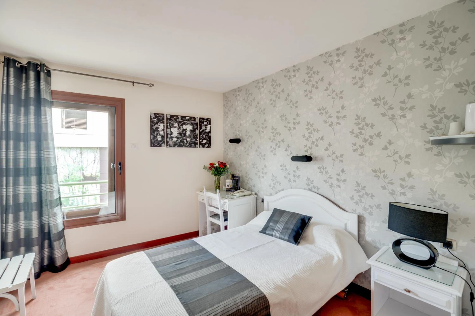 Magnifique chambre pour un séminaire d'entreprise à Contact Hôtel Limoges - HOTEL DES DEUX MOULINS - Limoges