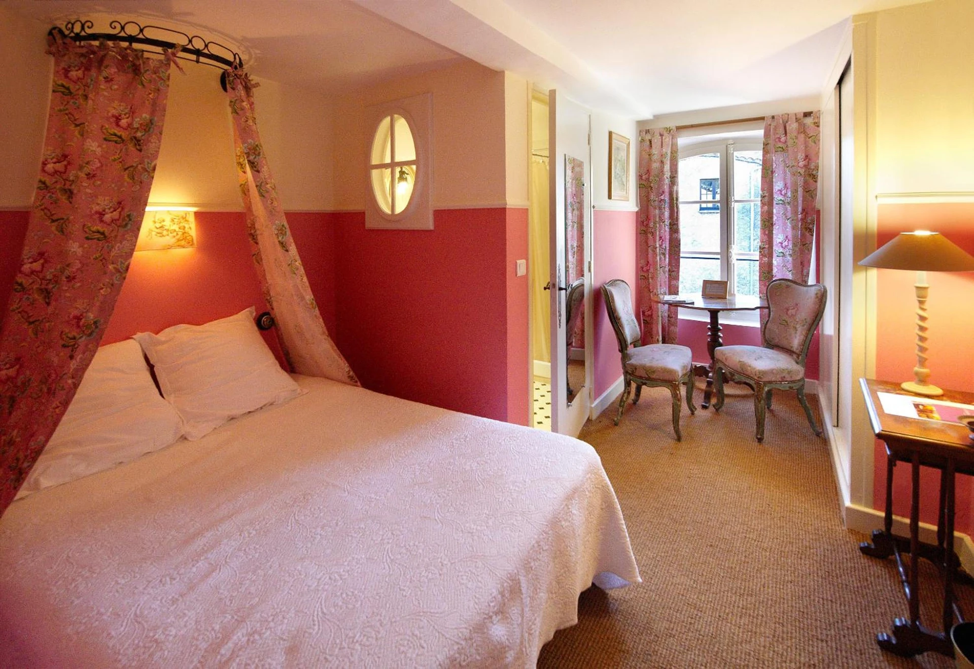 Chambre disponible pour un séminaire d'entreprise à Hotel Restaurant des Deux Rocs - Seillans