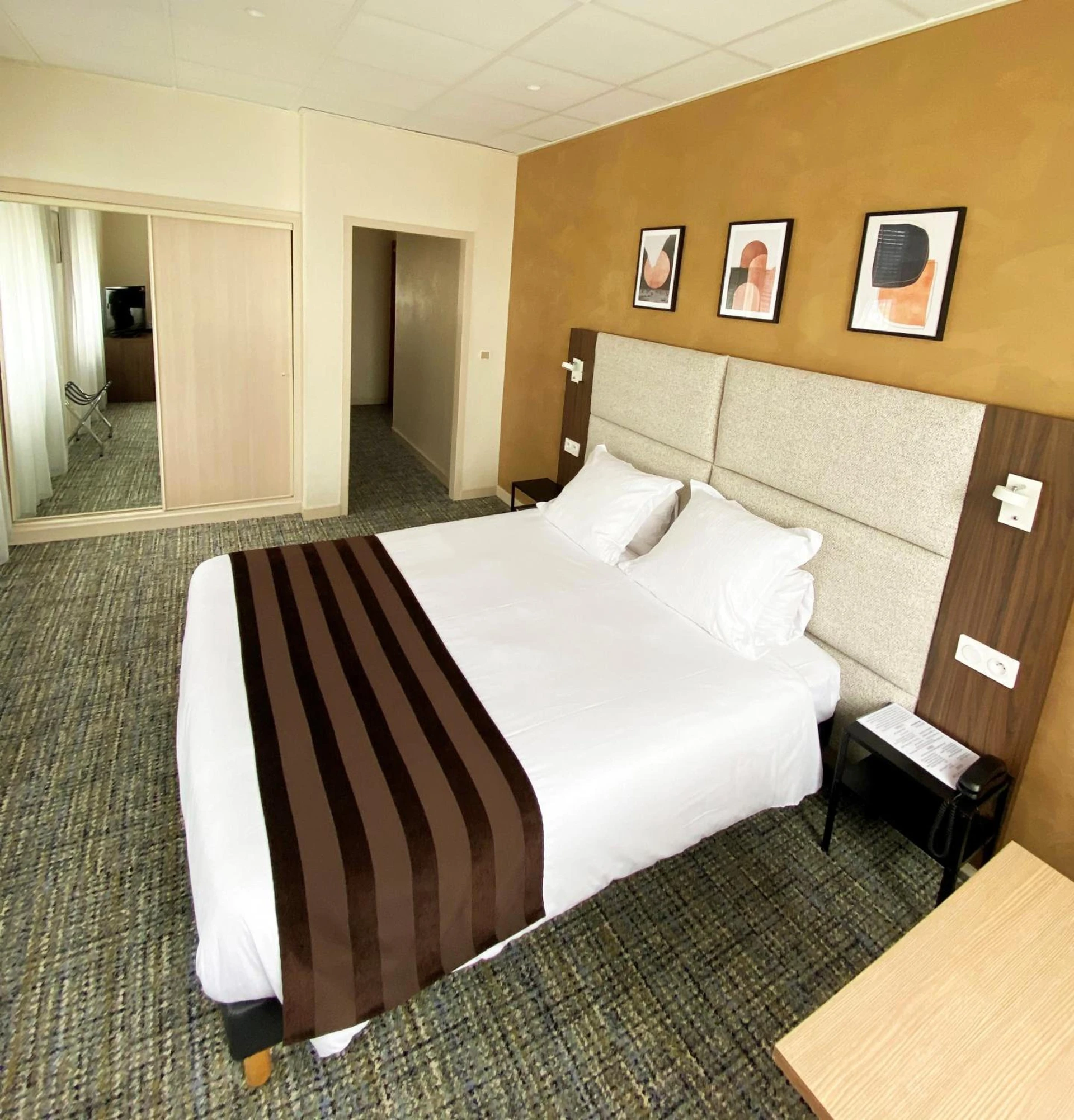 Magnifique chambre pour un séminaire d'entreprise à Hotel des Eaux - Aix-les-Bains