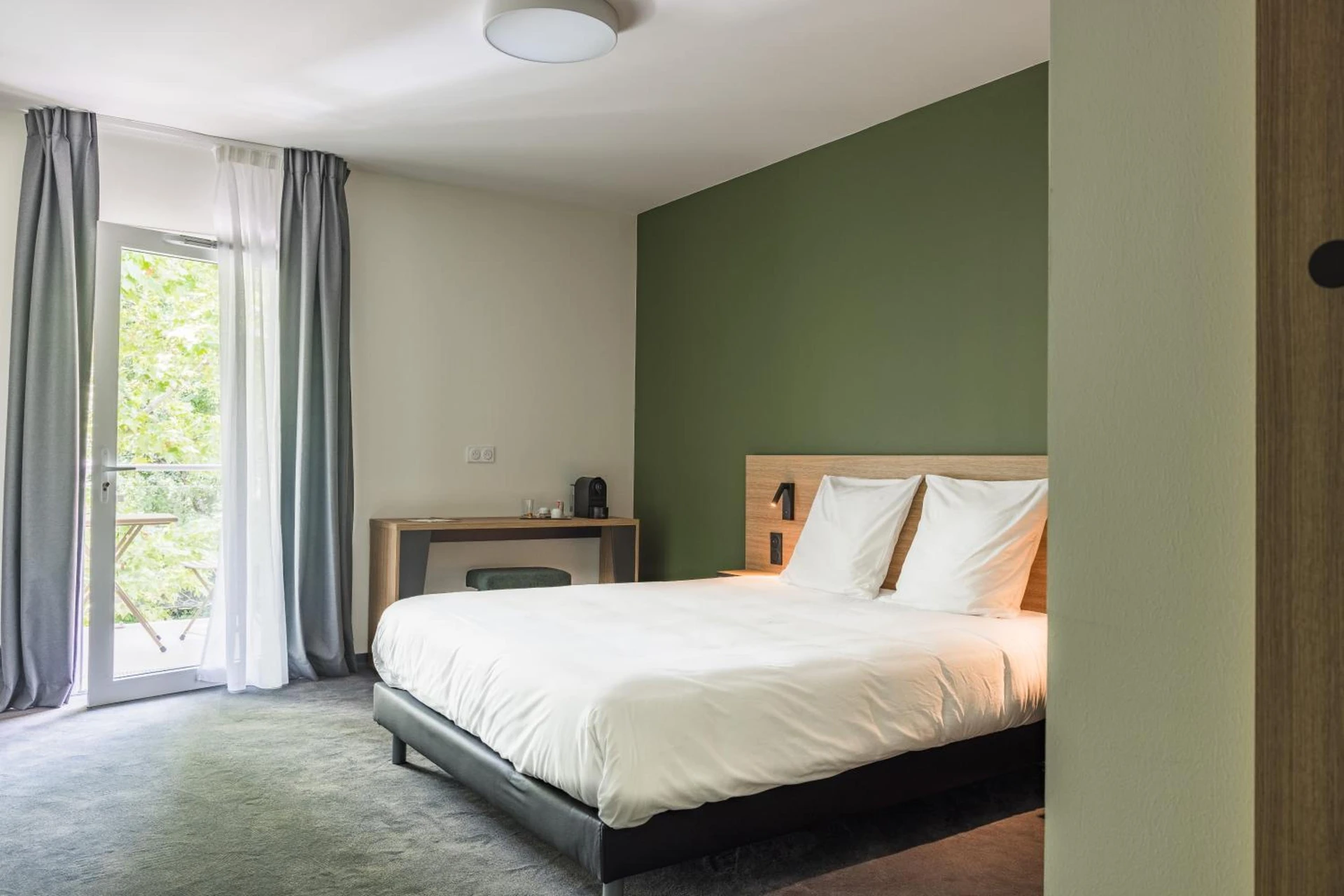Chambre à Hôtel des Thermes des Fumades - Organiser un séminaire d'entreprise à Allegre Les Fumades