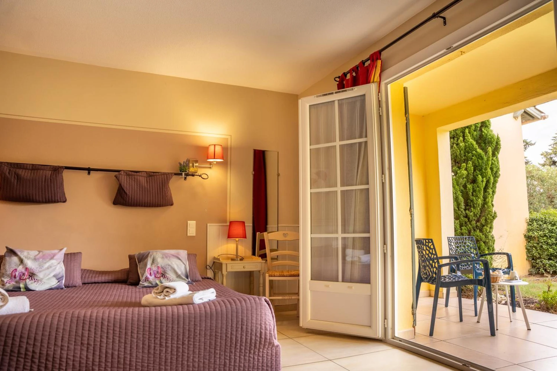 Ambiance de travail pour séminaire d'entreprise à Logis Hotel des Granges - Arles