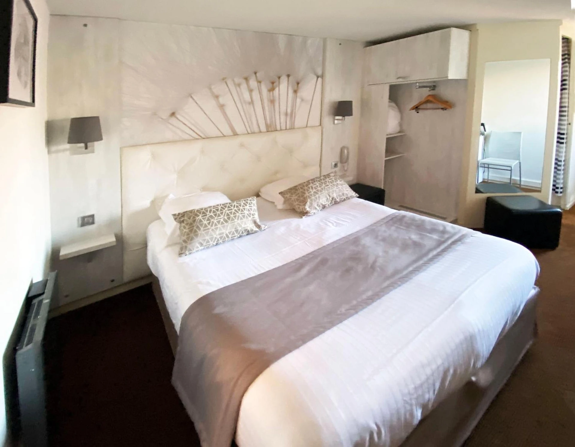 Chambre disponible pour un séminaire d'entreprise à Logis Hôtel des Lacs Paris Sud - Viry-Châtillon