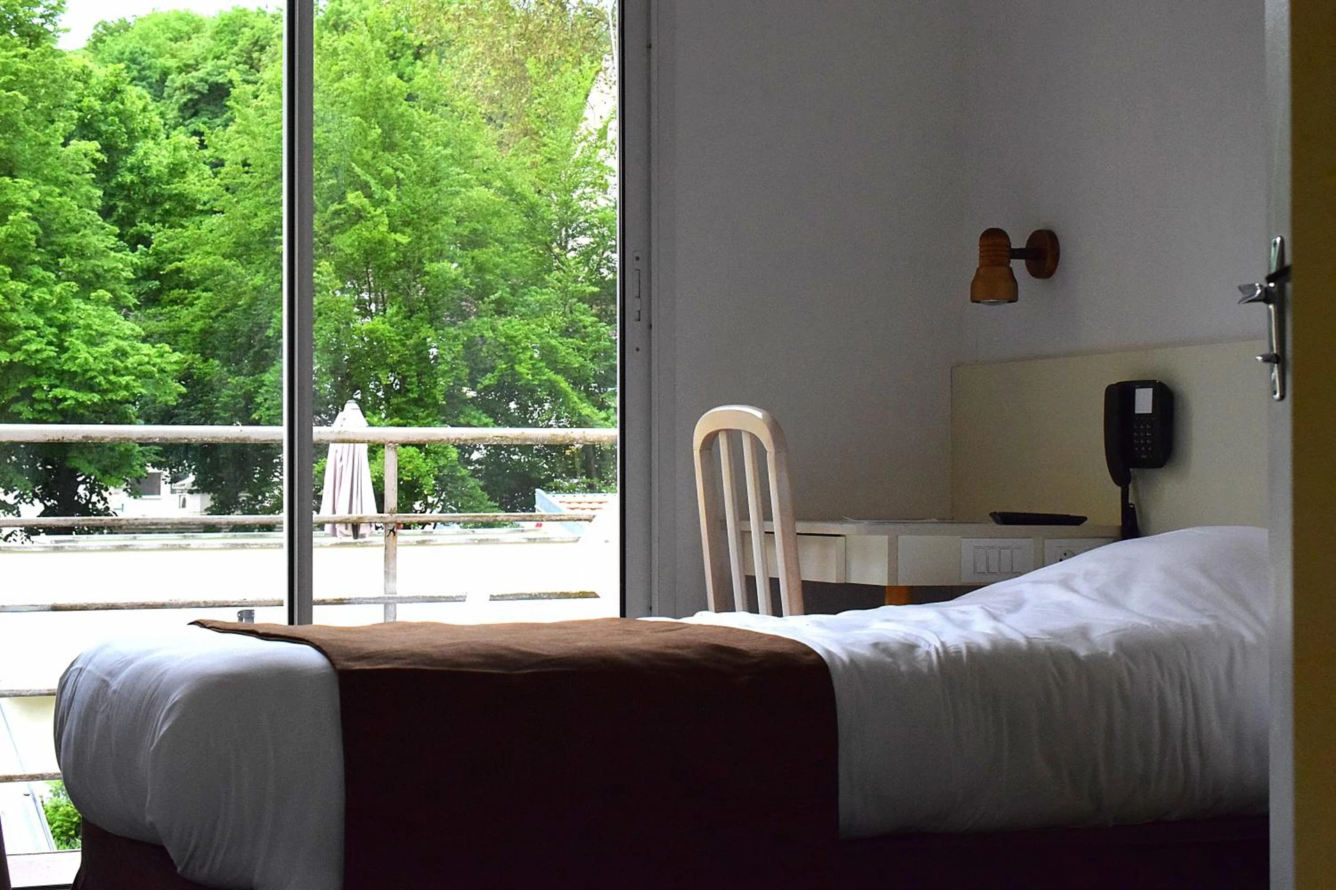 Chambre disponible pour un séminaire d'entreprise à Hotel des Lauriers Roses - Bourbonne-les-Bains