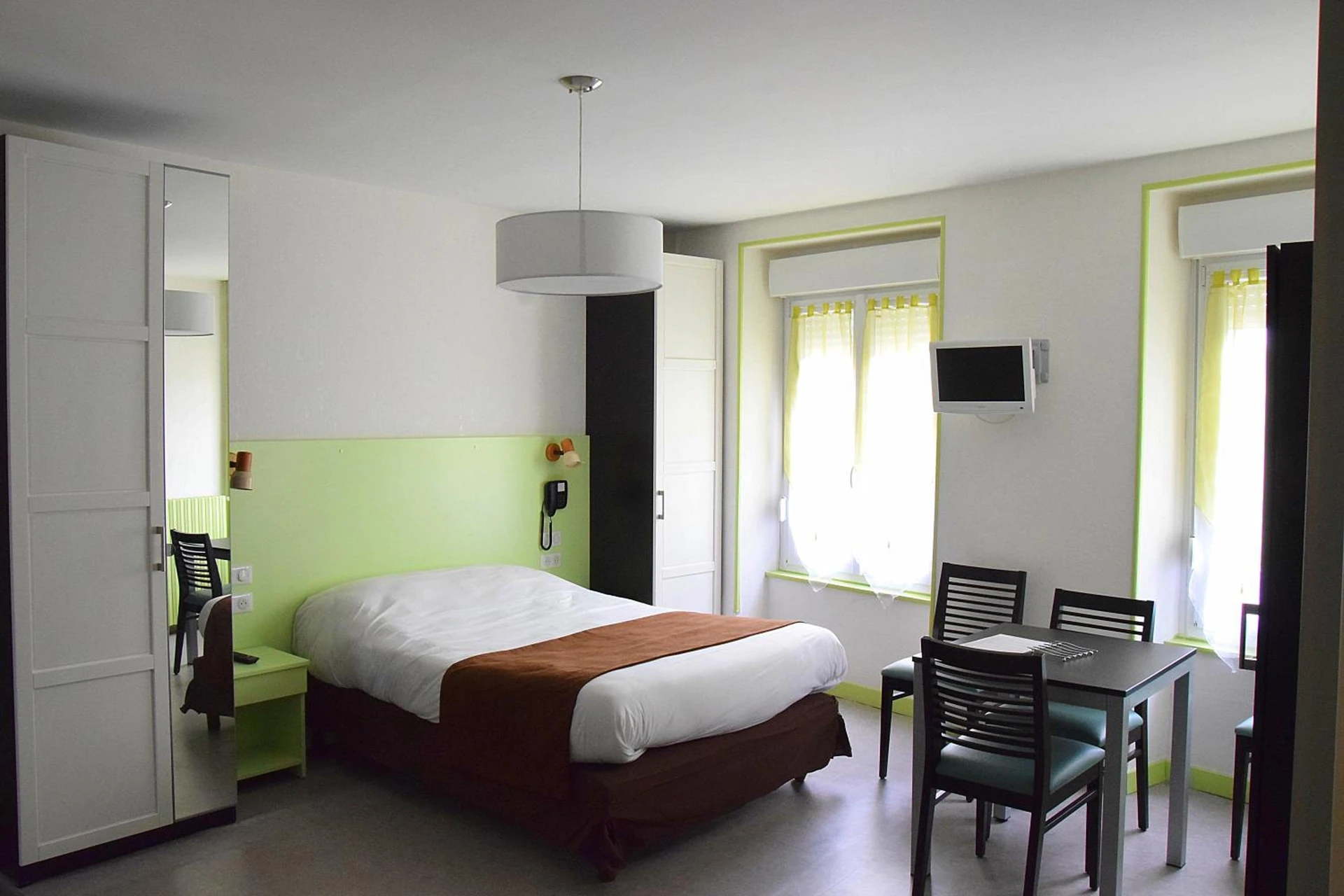 Chambre disponible pour un séminaire d'entreprise à Hotel des Lauriers Roses - Bourbonne-les-Bains