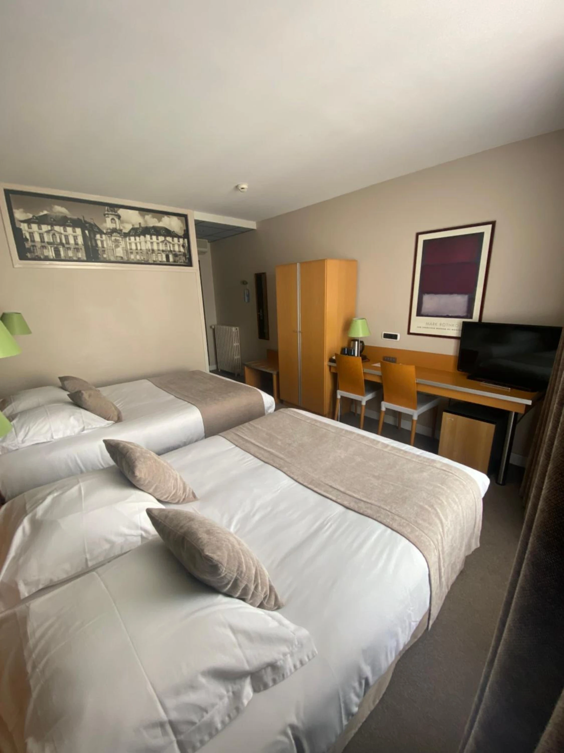 Chambre disponible pour un séminaire d'entreprise à Hotel Des Lices - Rennes