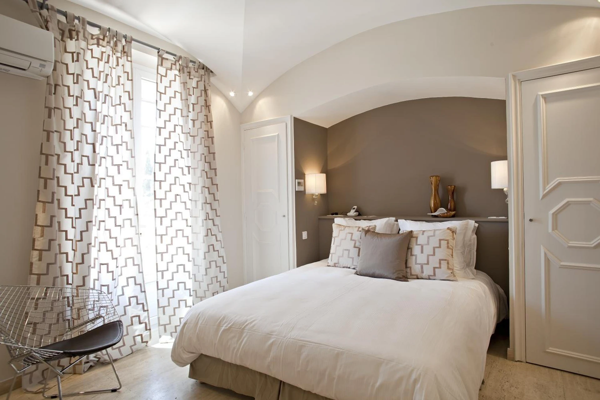 Chambre disponible pour un séminaire d'entreprise à Hotel des Lices - Saint-Tropez