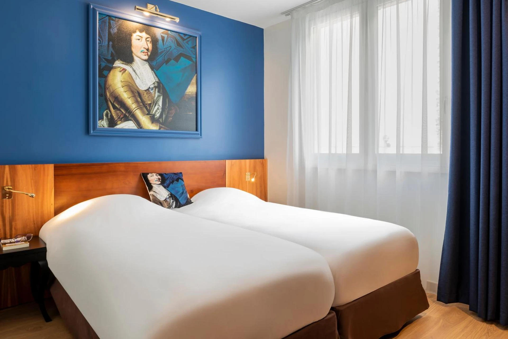 Chambre disponible pour un séminaire d'entreprise à Hotel des Lys - Versailles