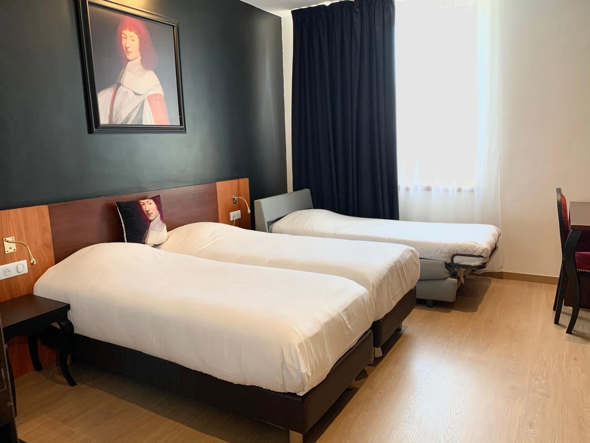 Chambre disponible pour un séminaire d'entreprise à Hotel des Lys - Versailles