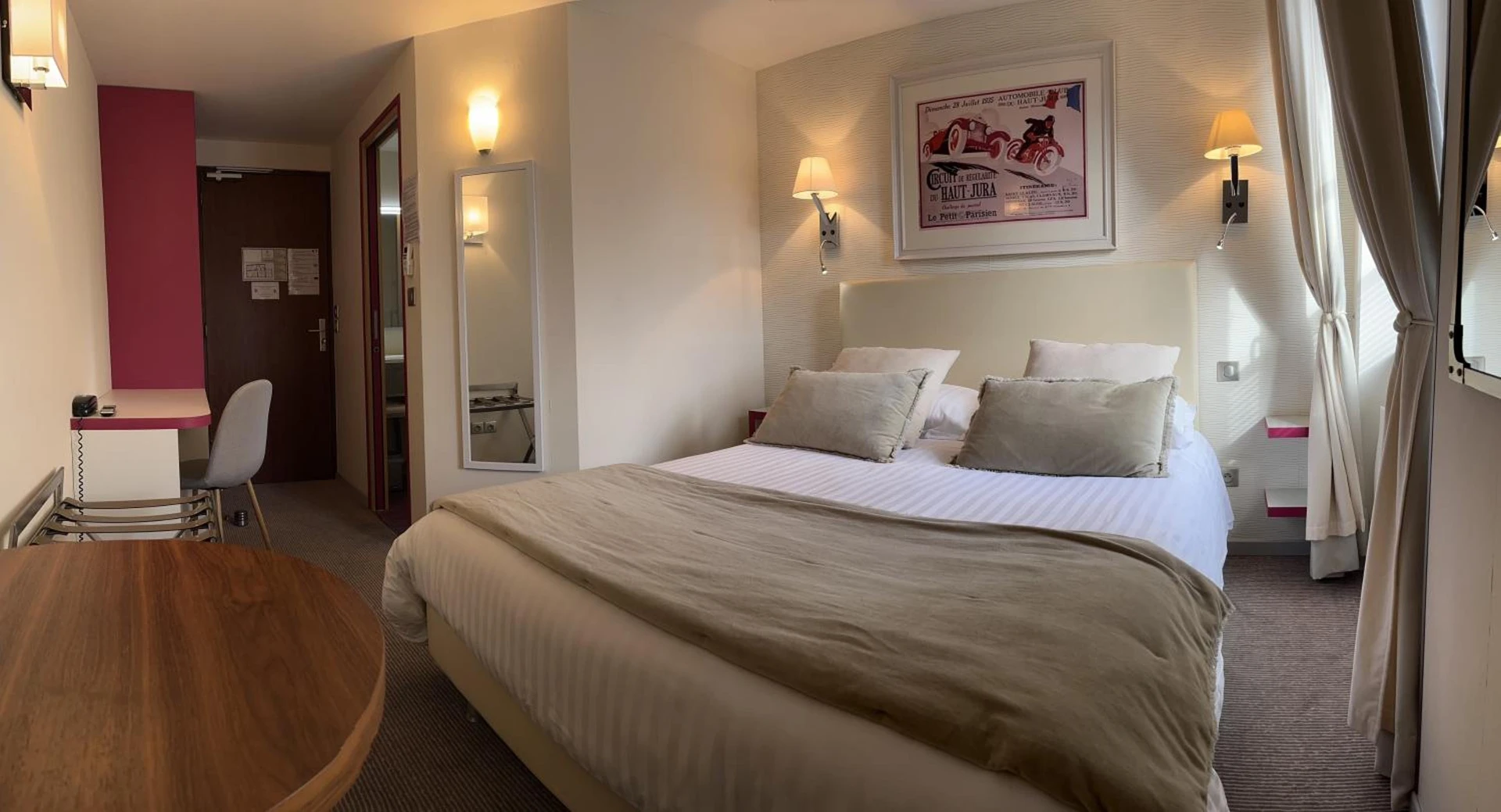 Chambre disponible pour un séminaire d'entreprise à Logis Hôtel des Messageries - Arbois