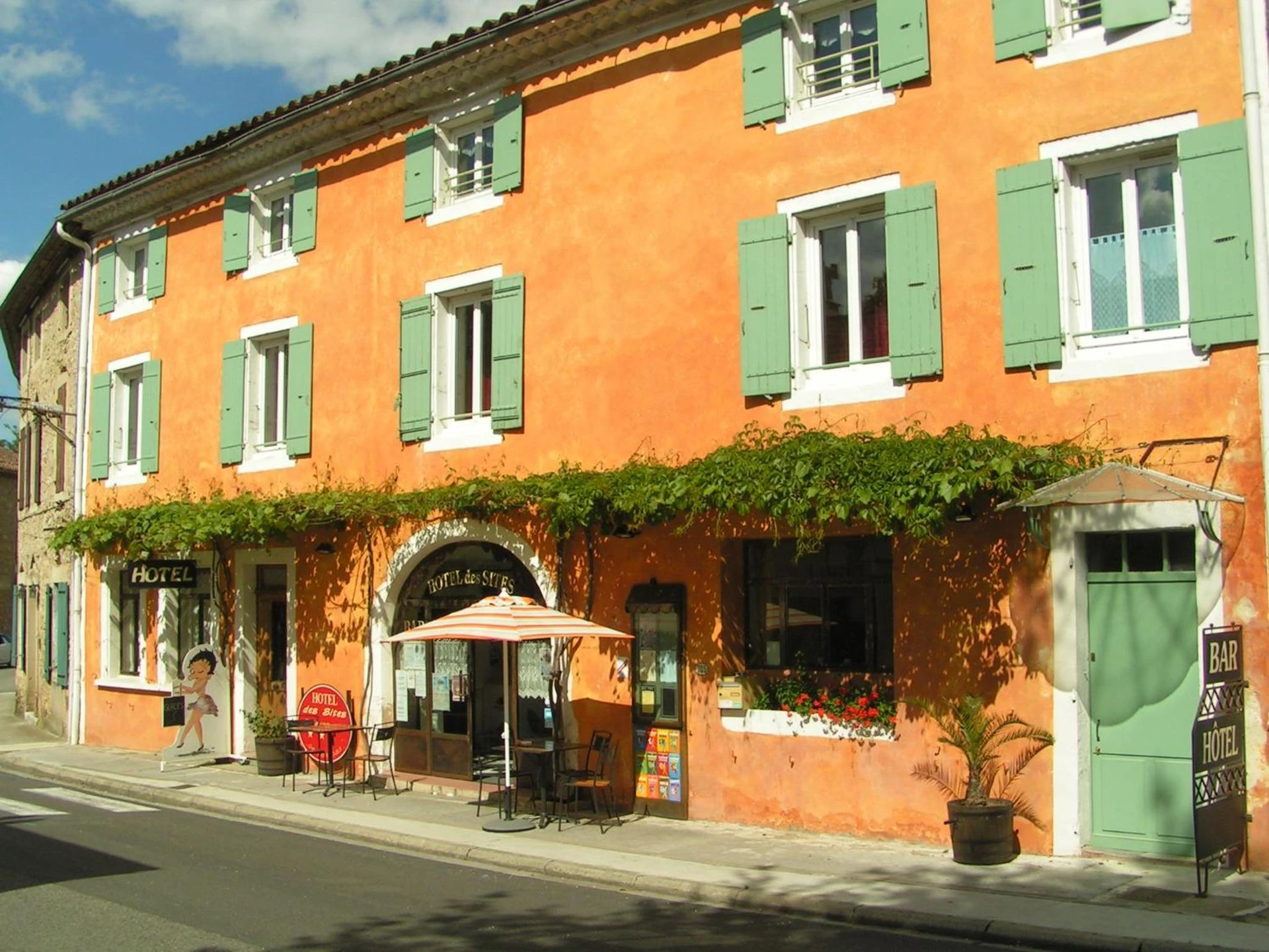 Organiser un séminaire d'entreprise : Hotel Des Sites à salavas