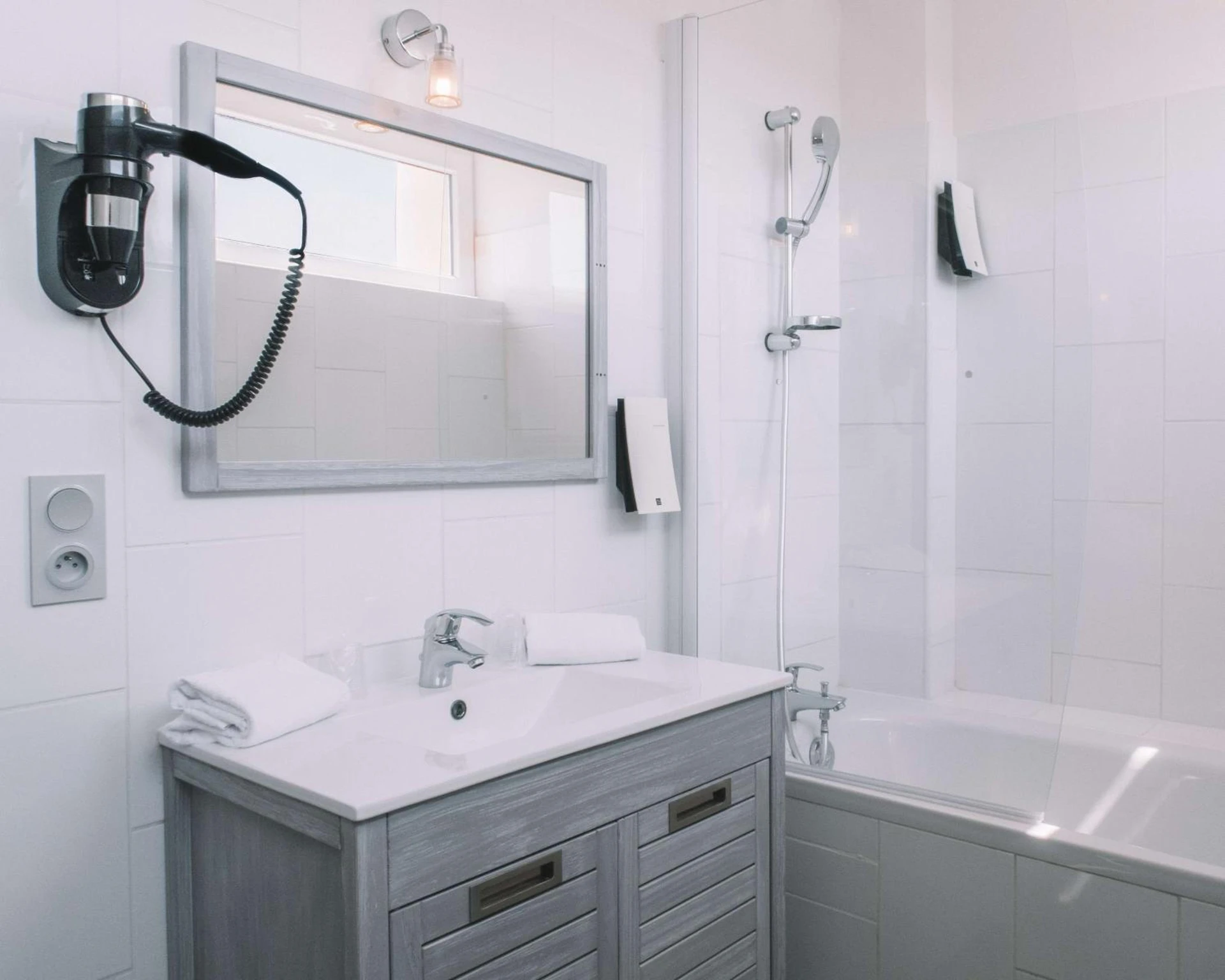 Magnifique chambre pour un séminaire d'entreprise à Best Western Hôtel des Thermes - Balaruc les Bains Sète - Balaruc-les-Bains