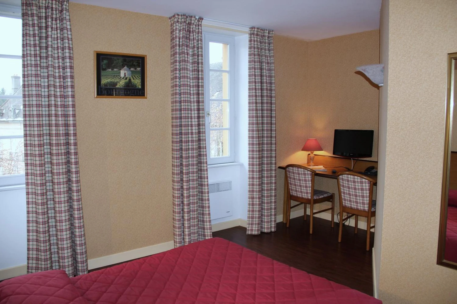 Chambre disponible pour un séminaire d'entreprise à Logis Des Trois Maures - Couches