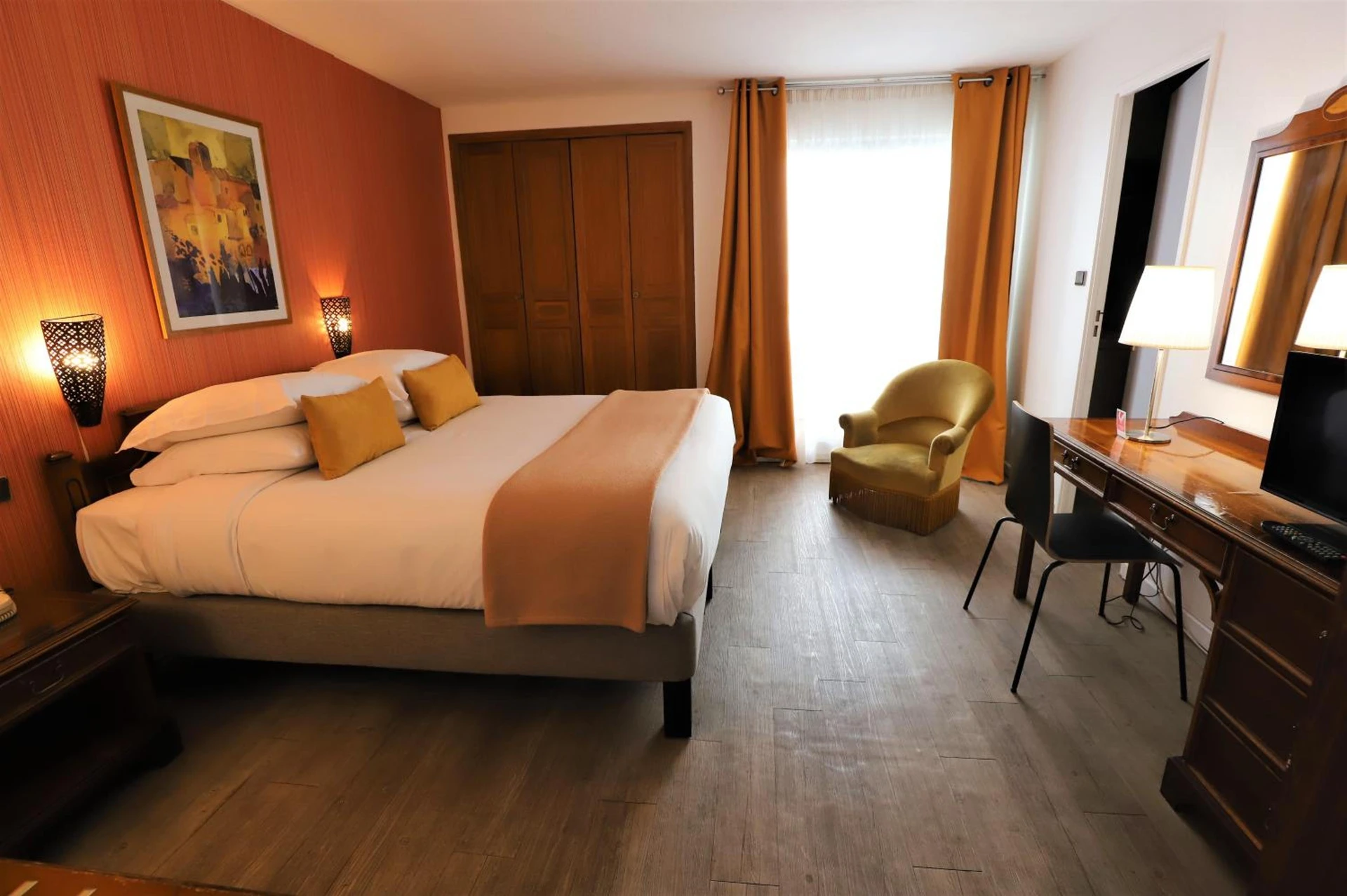 Magnifique chambre pour un séminaire d'entreprise à Hotel Des Tuileries - Nîmes