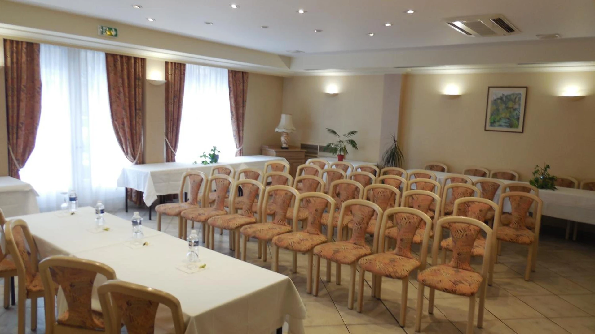 Organiser un séminaire d'entreprise : Logis Hotel Restaurant des Voyageurs à pont-de-salars