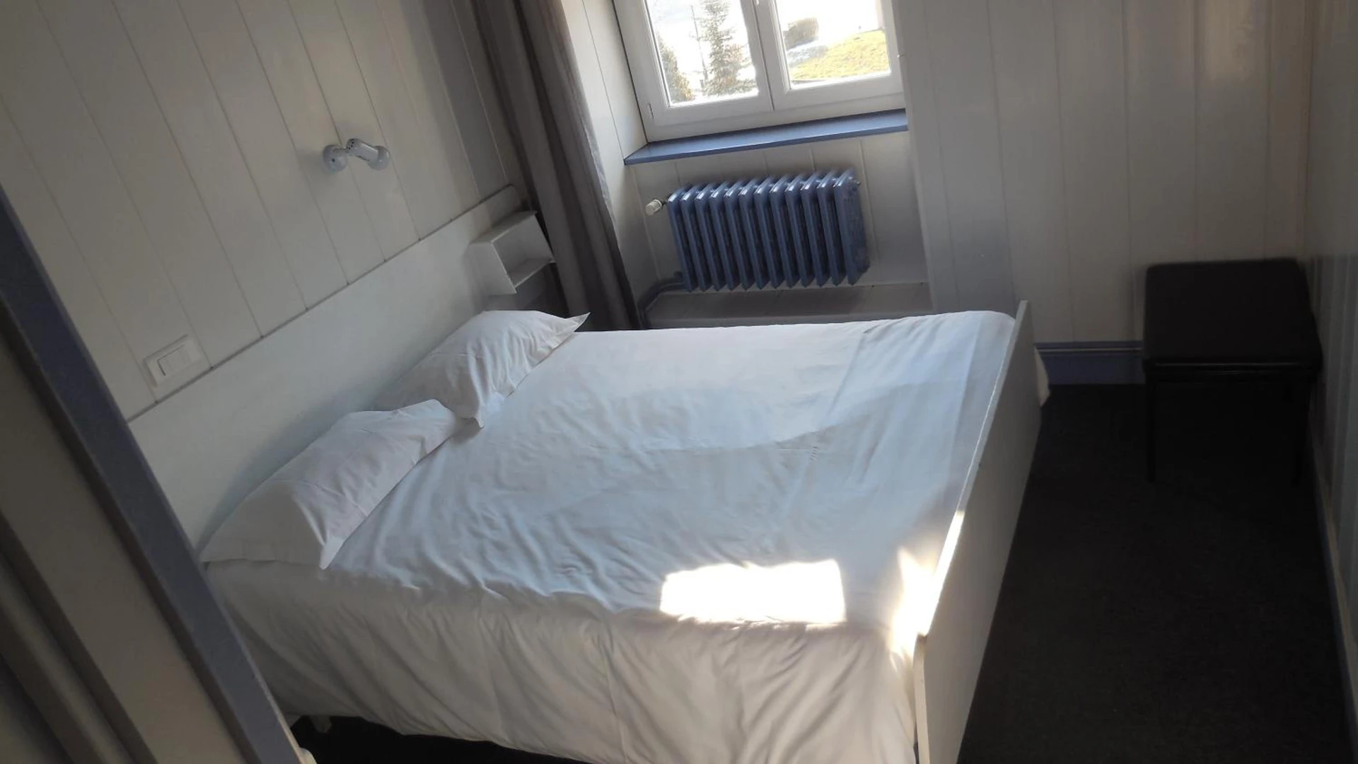 Chambre disponible pour un séminaire d'entreprise à Logis Hotel Restaurant des Voyageurs - Pont-de-Salars