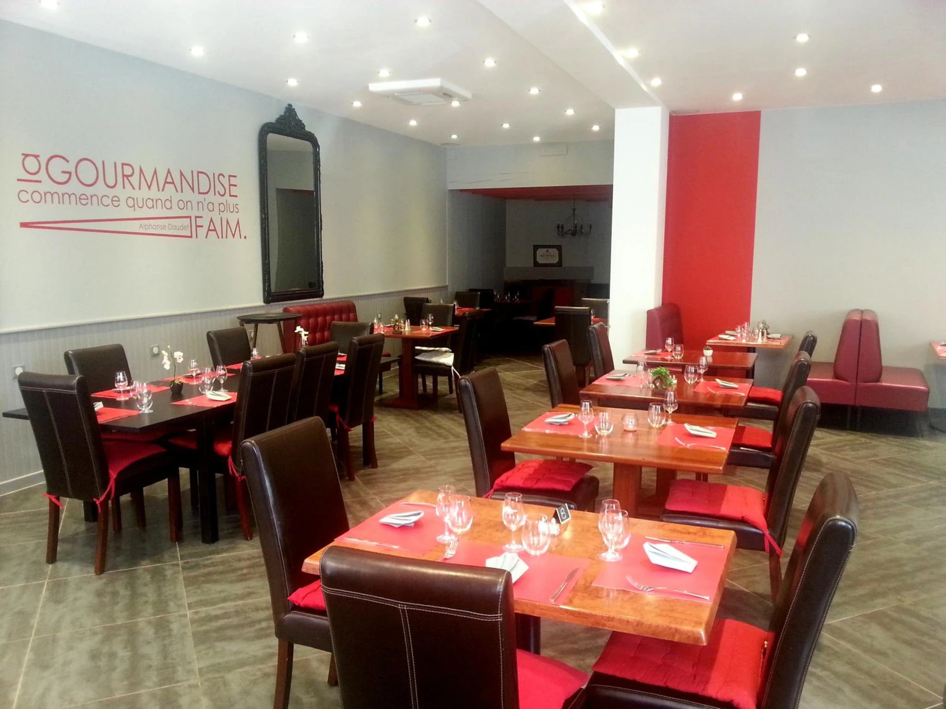 Organiser un séminaire d'entreprise : Hotel-Restaurant des Voyageurs à le-cheylard