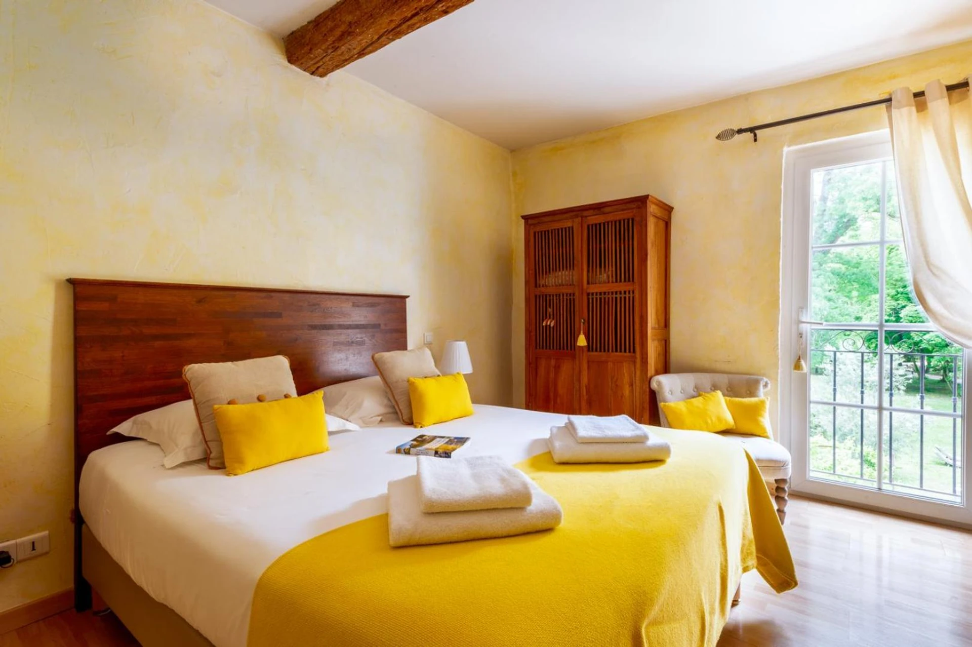 Magnifique chambre pour un séminaire d'entreprise à Hôtel & SPA Ventoux Provence "Domaine des Tilleuls" - Malaucène