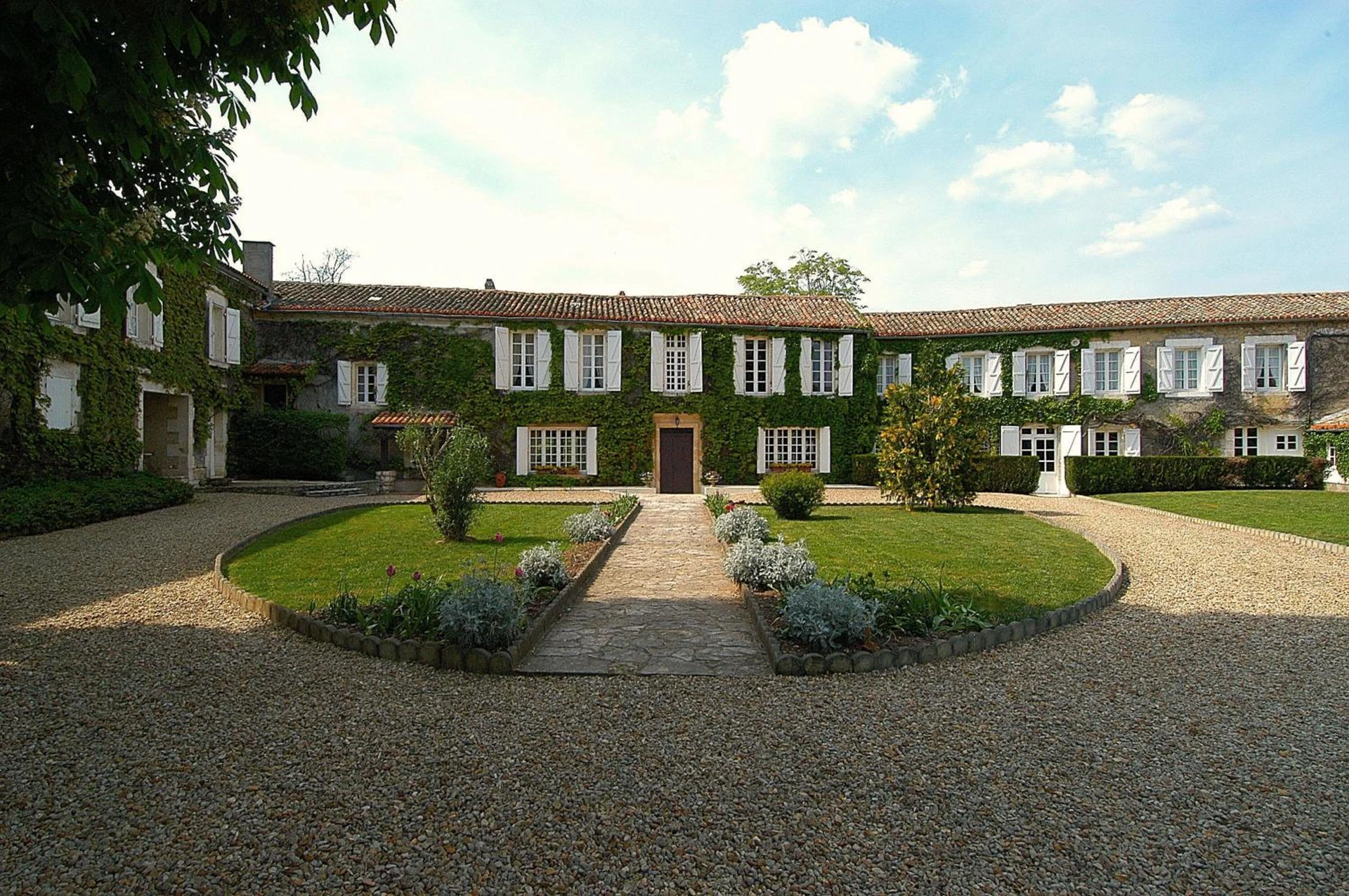 Organiser un séminaire d'entreprise : Logis Hotels Domaine du Châtelard à dirac