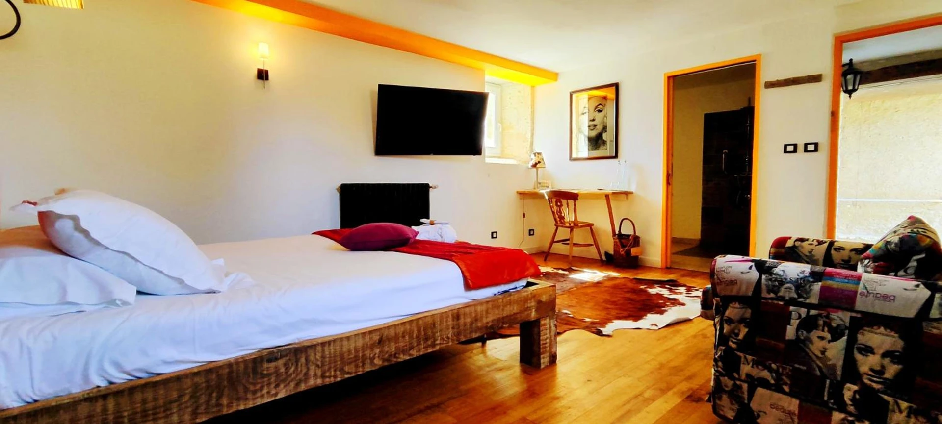Chambre disponible pour un séminaire d'entreprise à Logis Hotels Domaine du Châtelard - Dirac