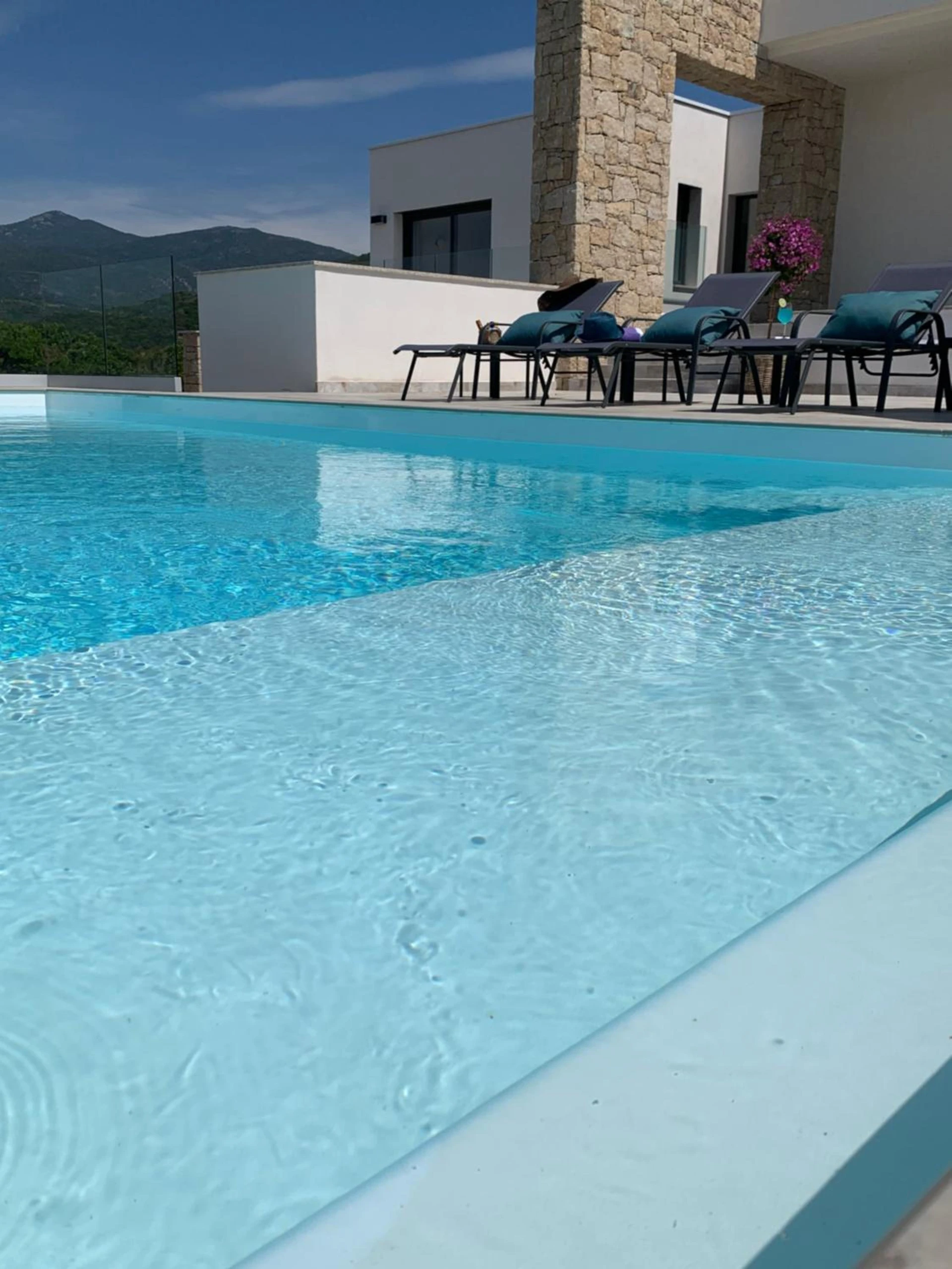 Organiser un séminaire d'entreprise : LES VILLAS DU DOMAINE NAPOLEON CORSICA vue mer et piscine à pietrosella