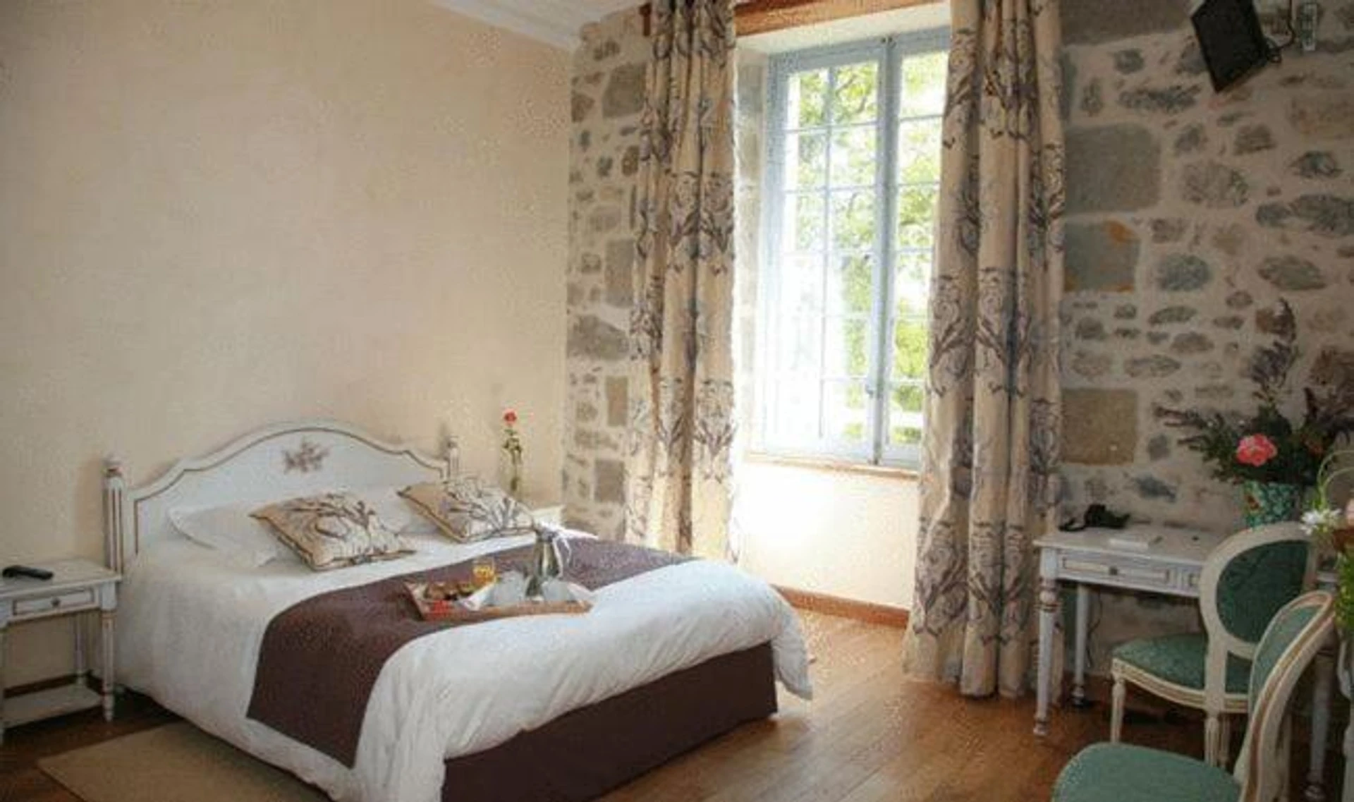 Chambre disponible pour un séminaire d'entreprise à Domaine Saint-Roch Hotel Spa - Salzuit
