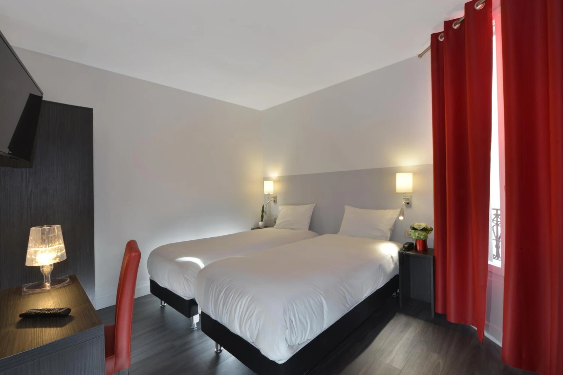 Magnifique chambre pour un séminaire d'entreprise à Hotel Douglas - Puteaux