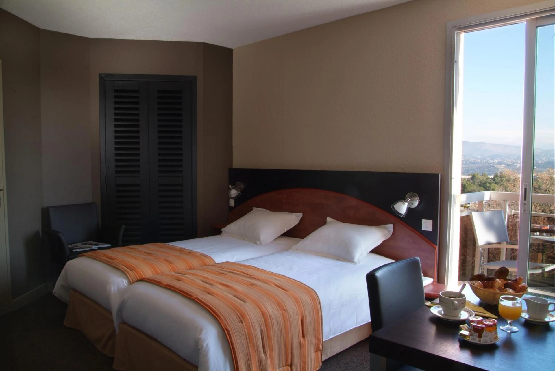 Chambre disponible pour un séminaire d'entreprise à Hôtel Du Baou - La Gaude